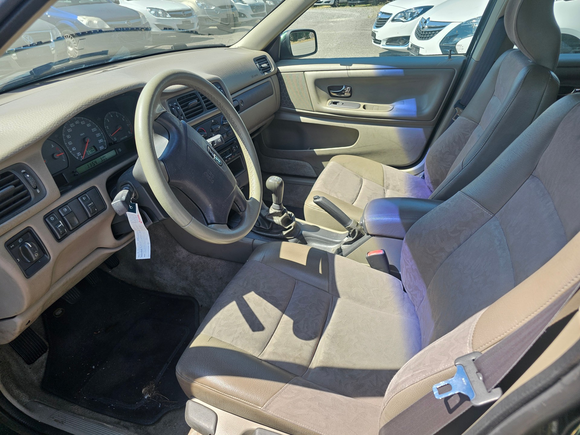 VOLVO V70 2.0-image-9