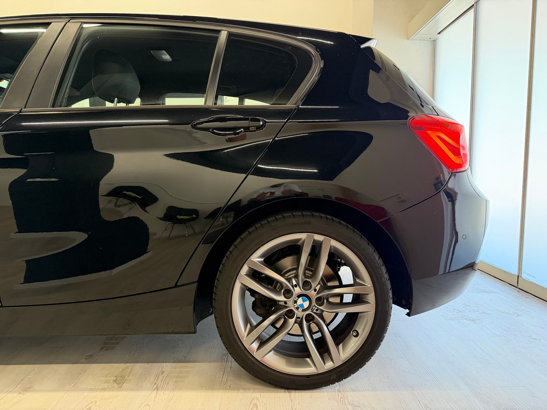 BMW 120d xDrive Sport Line Steptronic-image-6