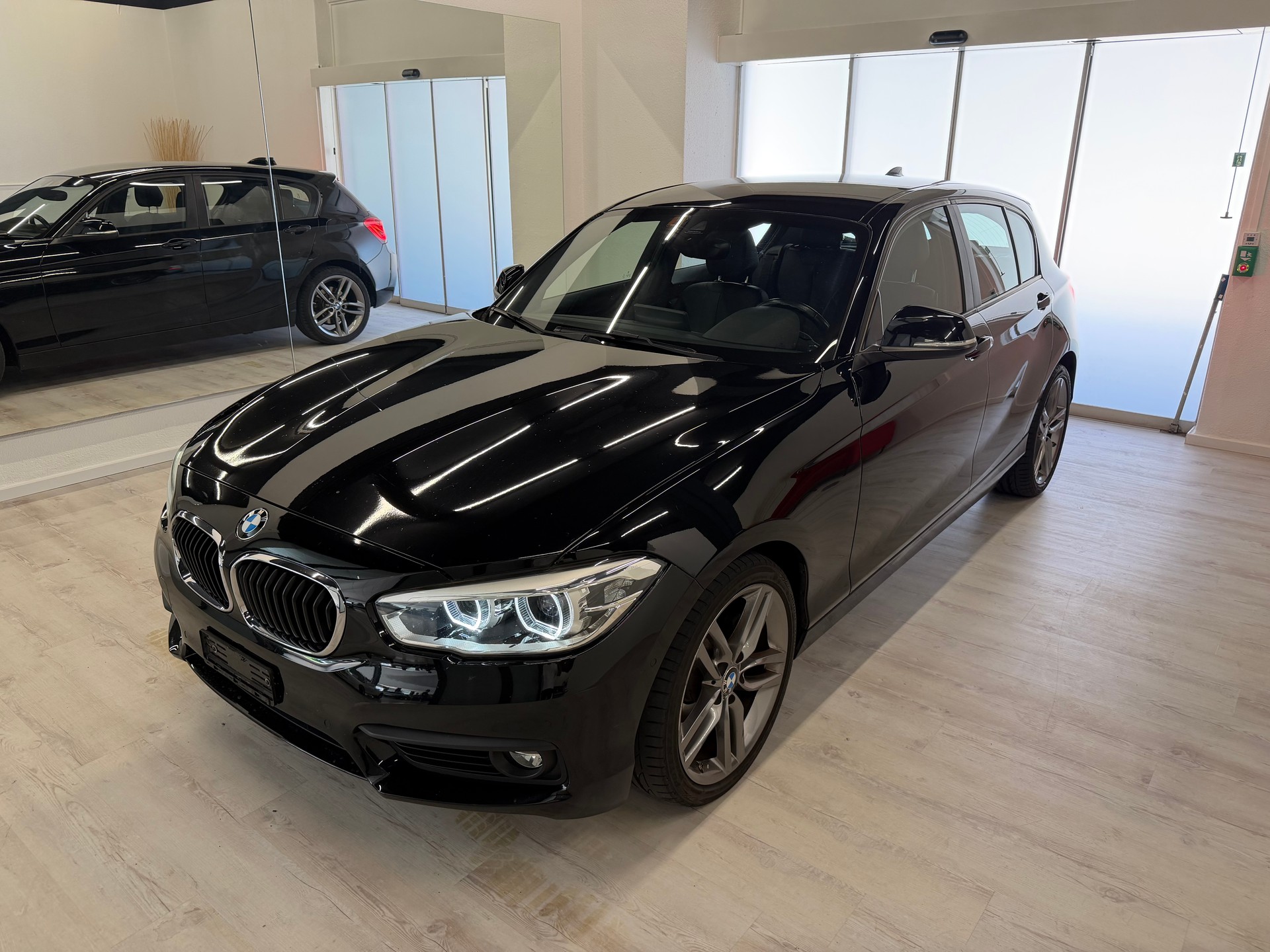 BMW 120d xDrive Sport Line Steptronic-image-8