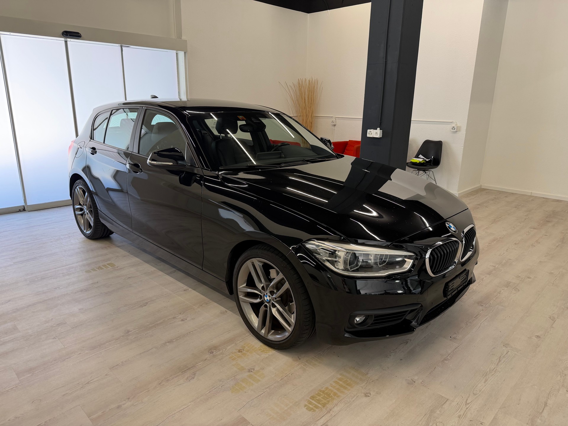 BMW 120d xDrive Sport Line Steptronic-showroom-element-2