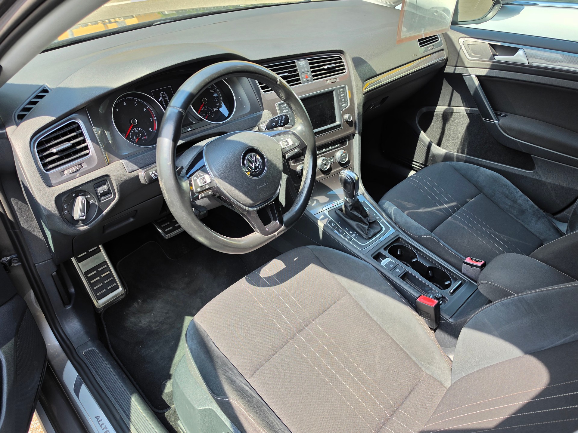 VW Golf 1.8 TSI Alltrack 4Motion-image-5