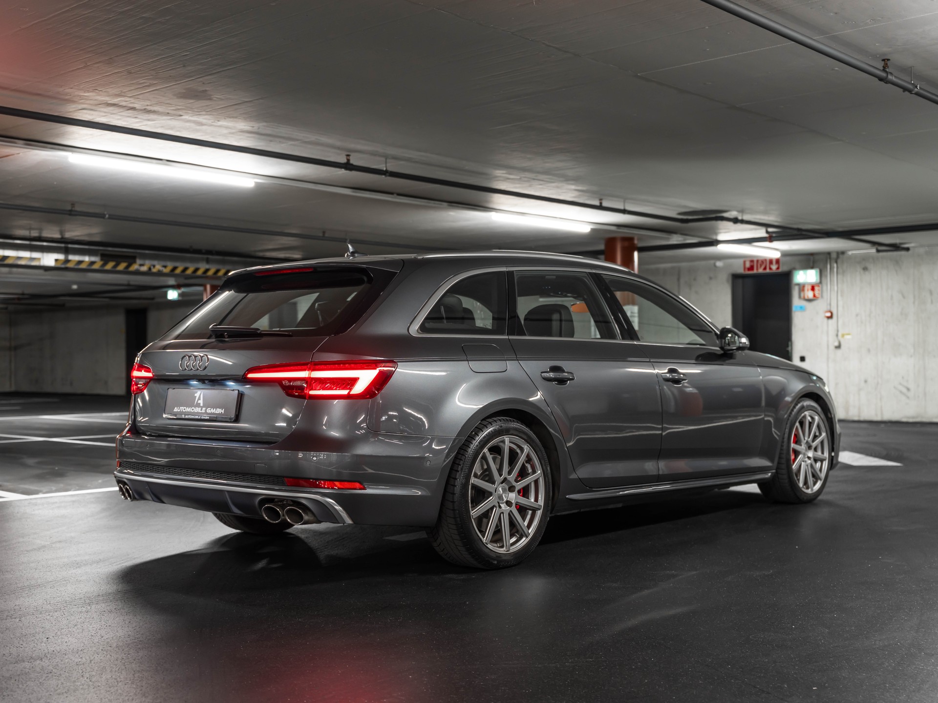 AUDI S4 Avant 3.0 TFSI quattro tiptronic AUDI EXCLUSIVE-image-31