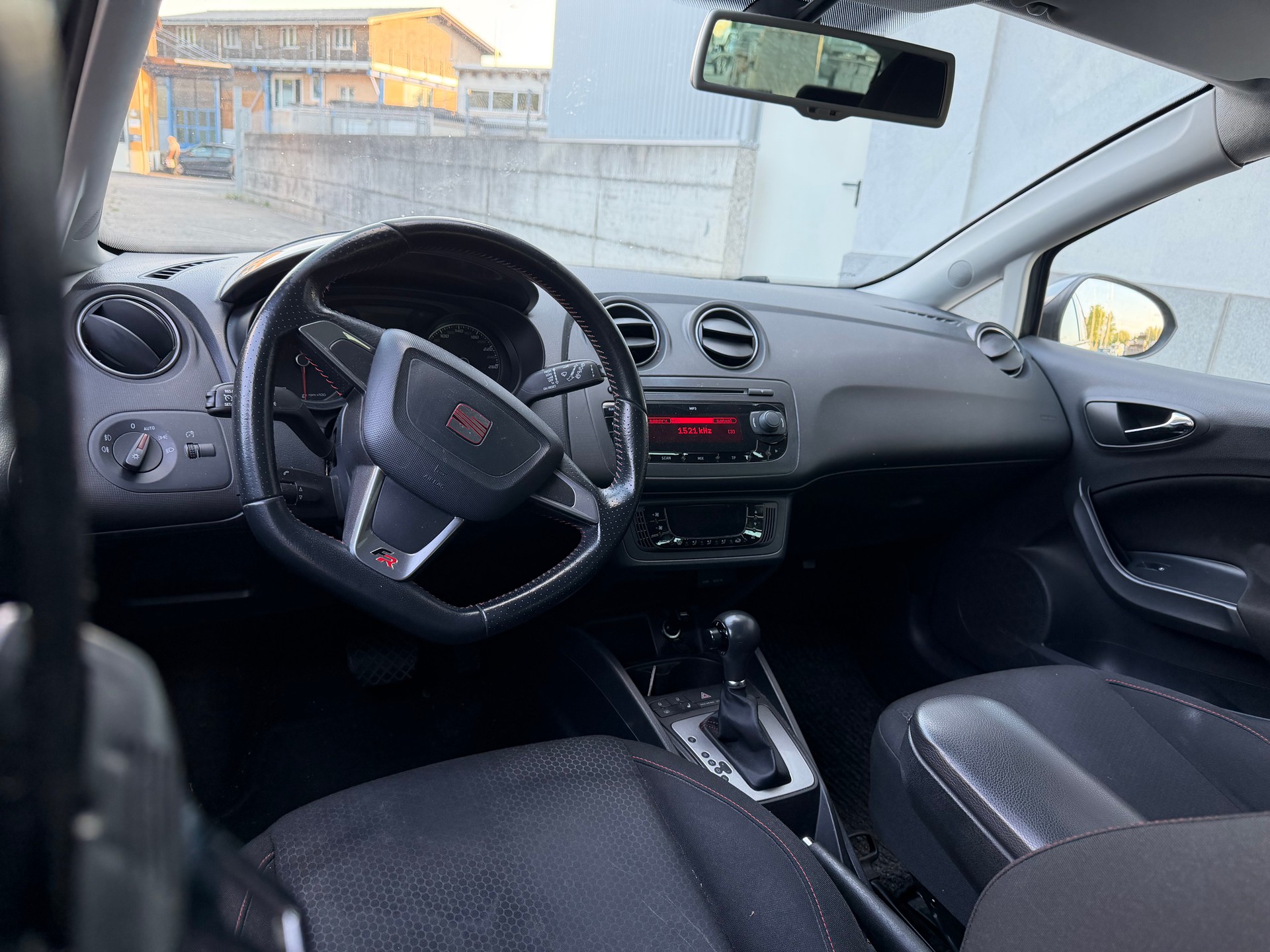 SEAT Ibiza ST 1.4 TSI FR DSG-image-8