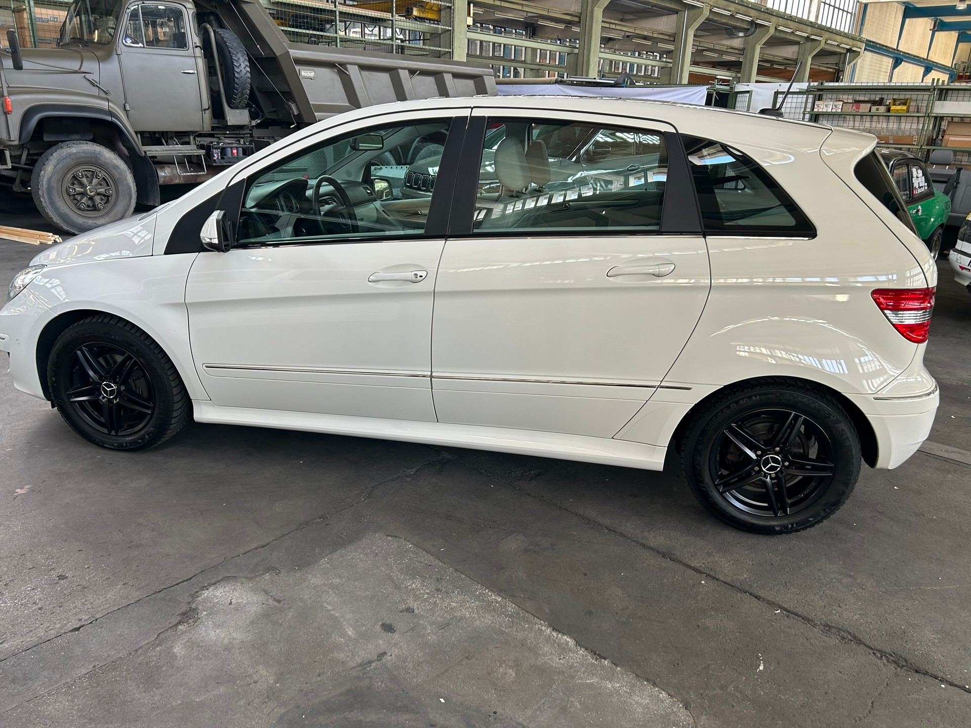 MERCEDES-BENZ B 200-image-7