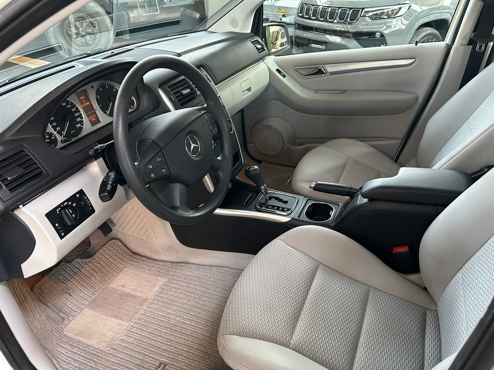 MERCEDES-BENZ B 200-image-12
