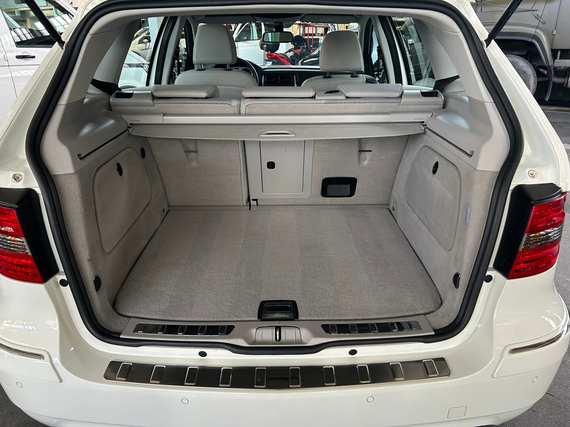 MERCEDES-BENZ B 200-image-11