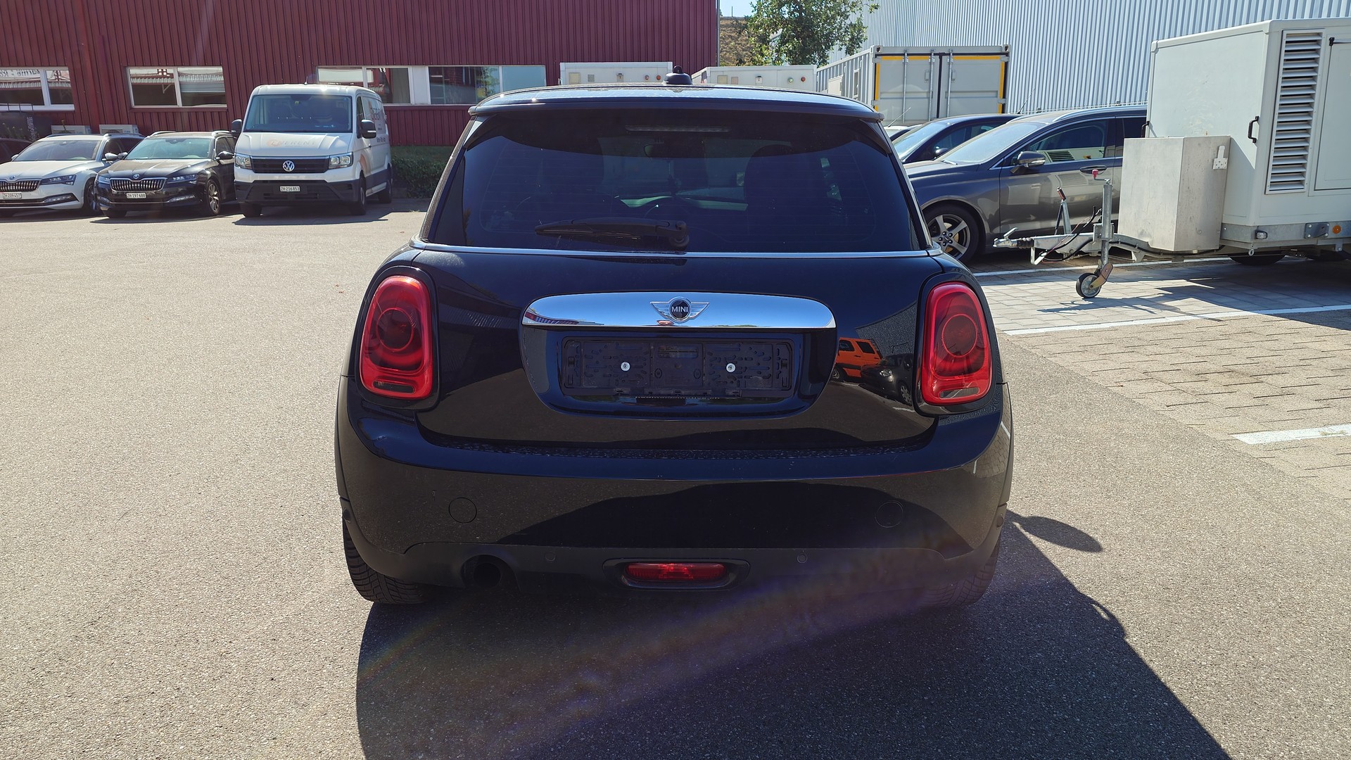 MINI One-showroom-element-3