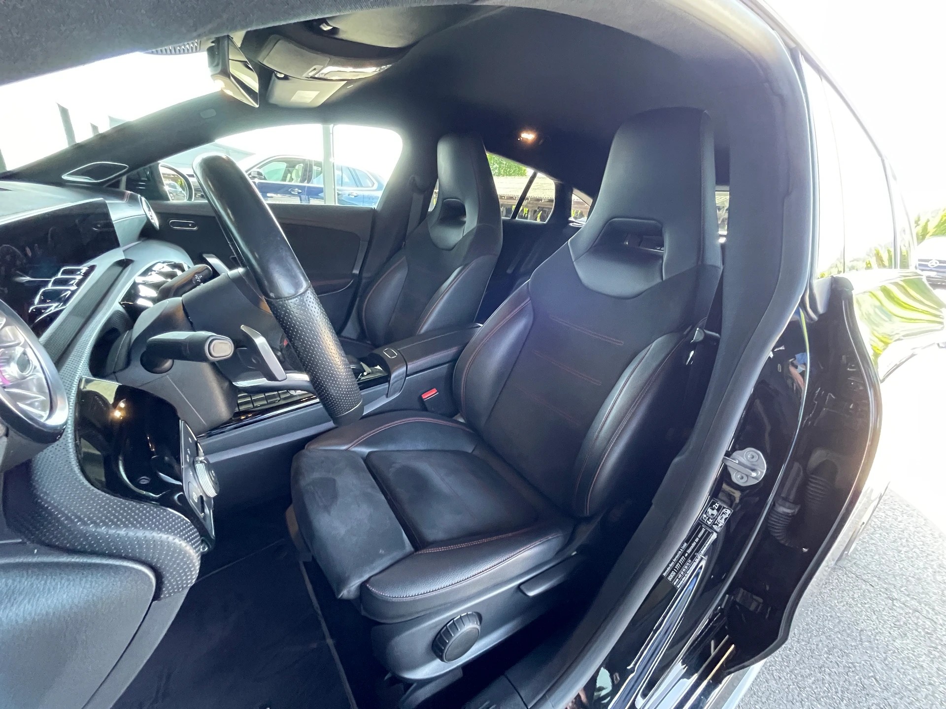 MERCEDES-BENZ CLA Shooting Brake 250 4Matic 7G-DCT AMG Line-image-12