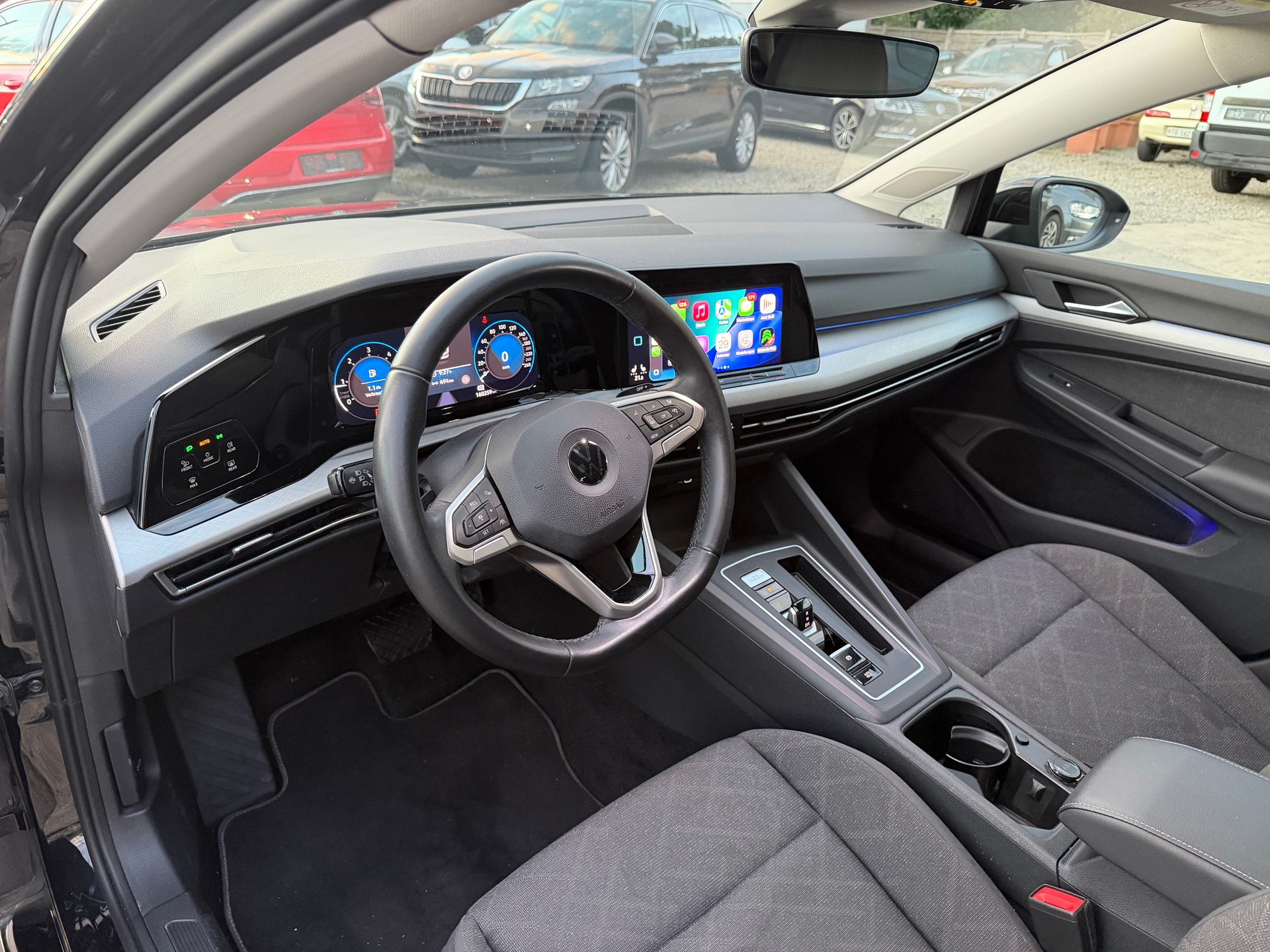 VW Golf Variant 2.0 TDI Life DSG 4Motion-image-4