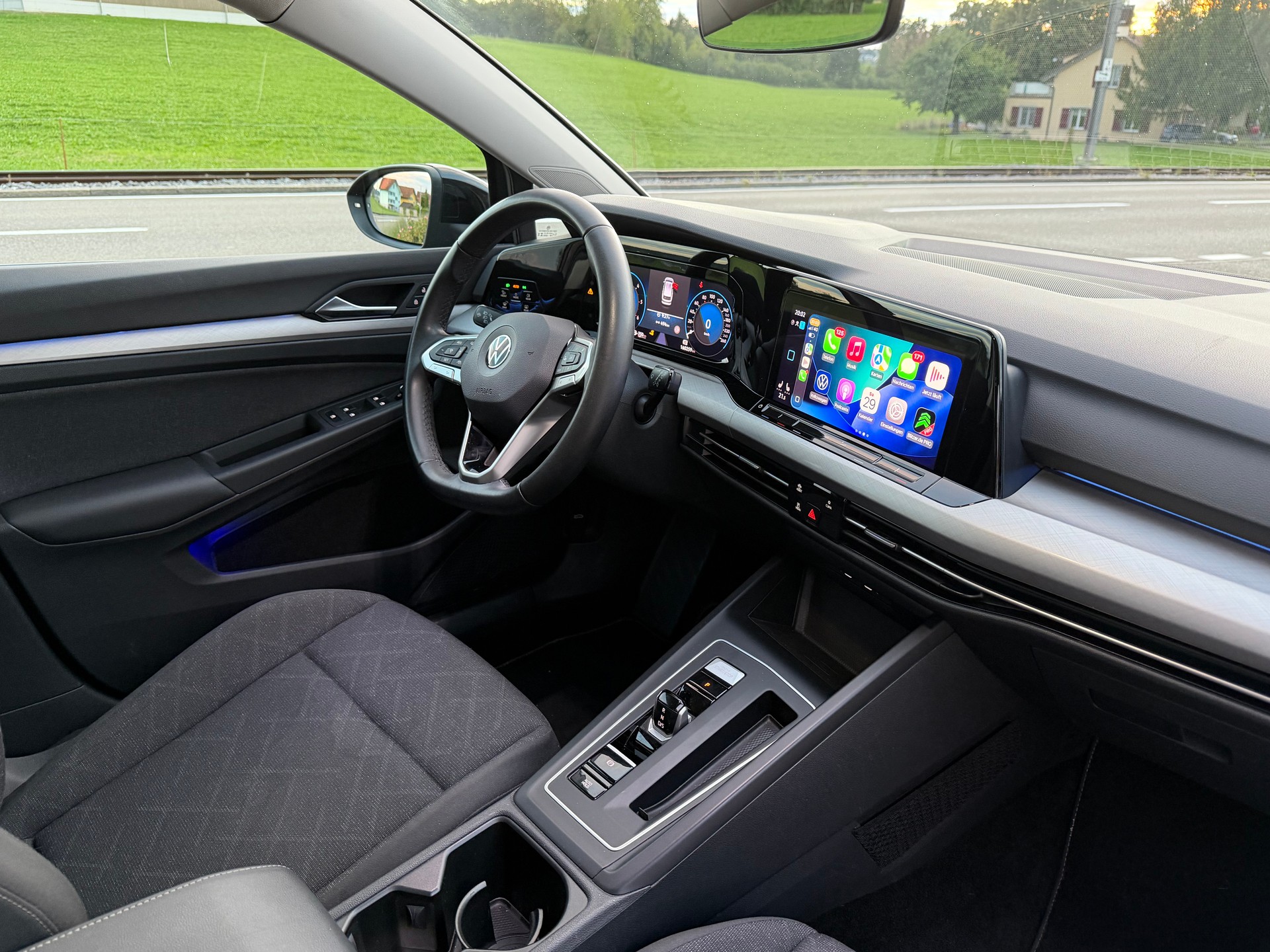VW Golf Variant 2.0 TDI Life DSG 4Motion-image-6