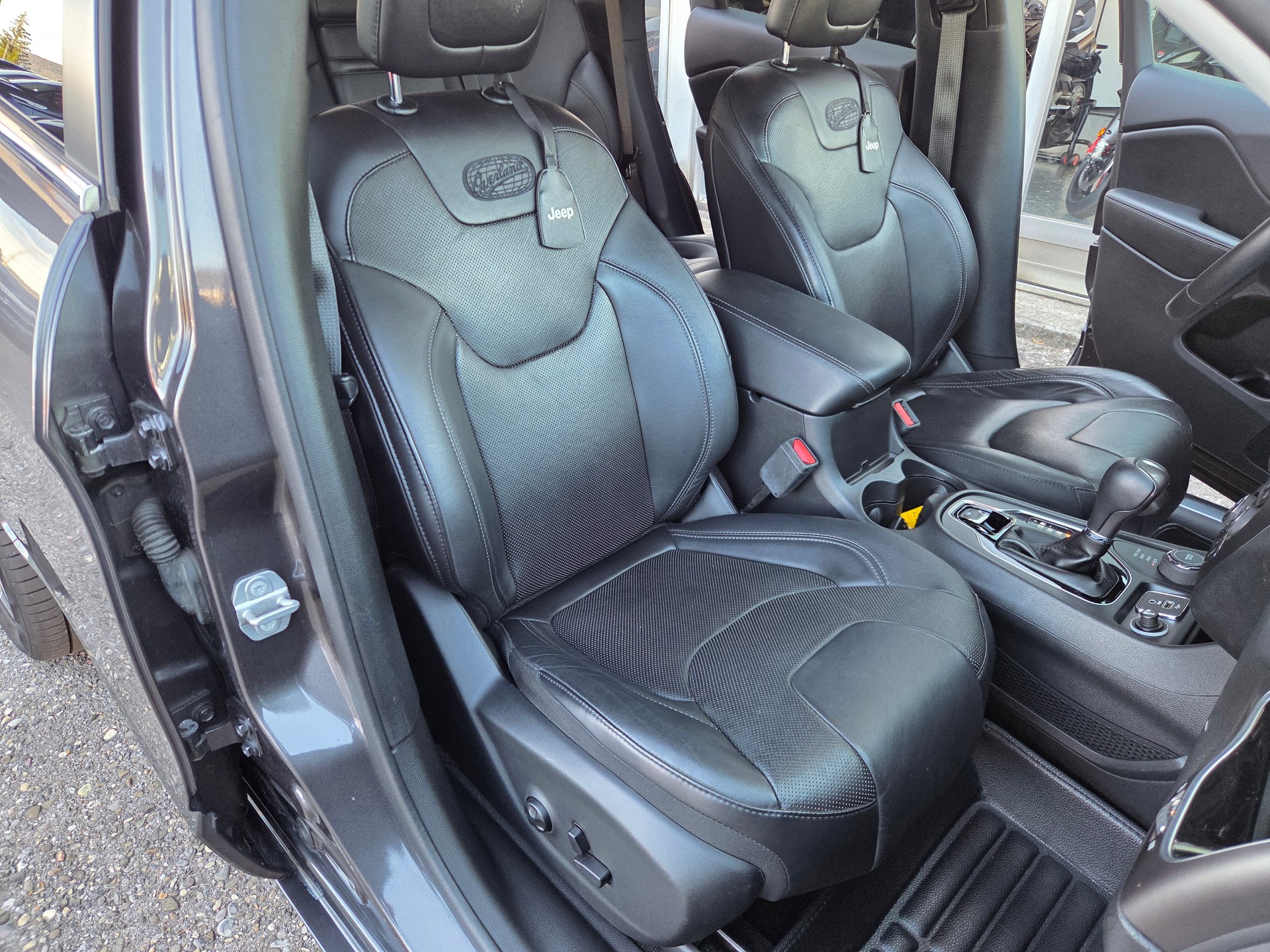 JEEP Cherokee 2.2MJ Overland AWD Drive II 9ATX-image-11