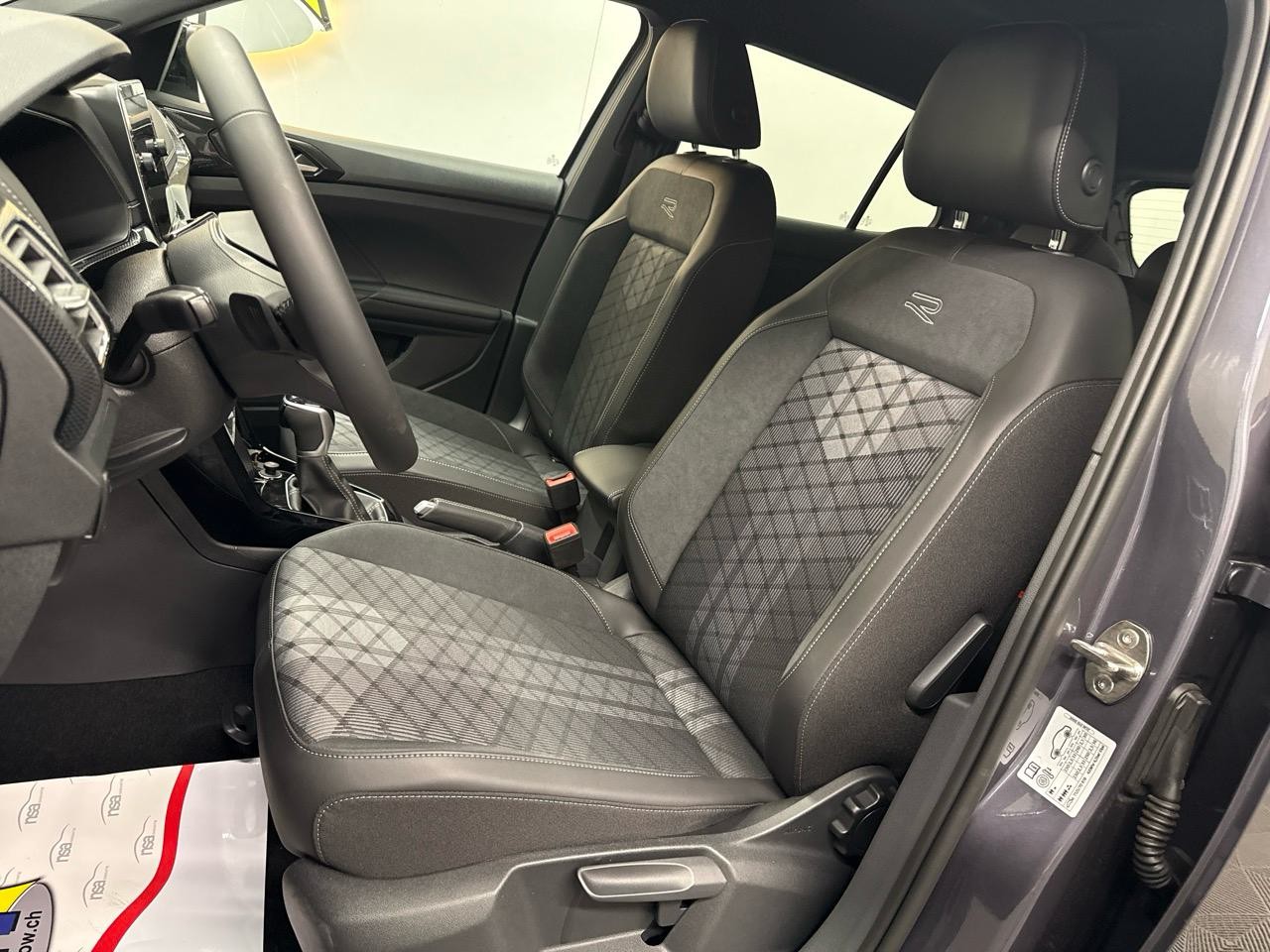 VW T-Cross 1.0TSI R-Line Black Limited 115-showroom-element-3