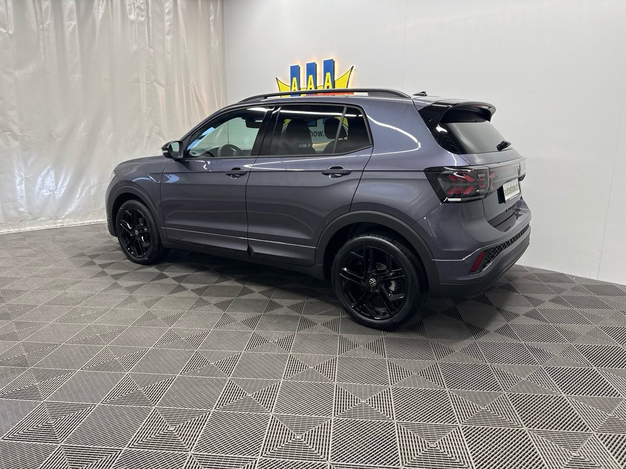 VW T-Cross 1.0TSI R-Line Black Limited 115-showroom-element-1