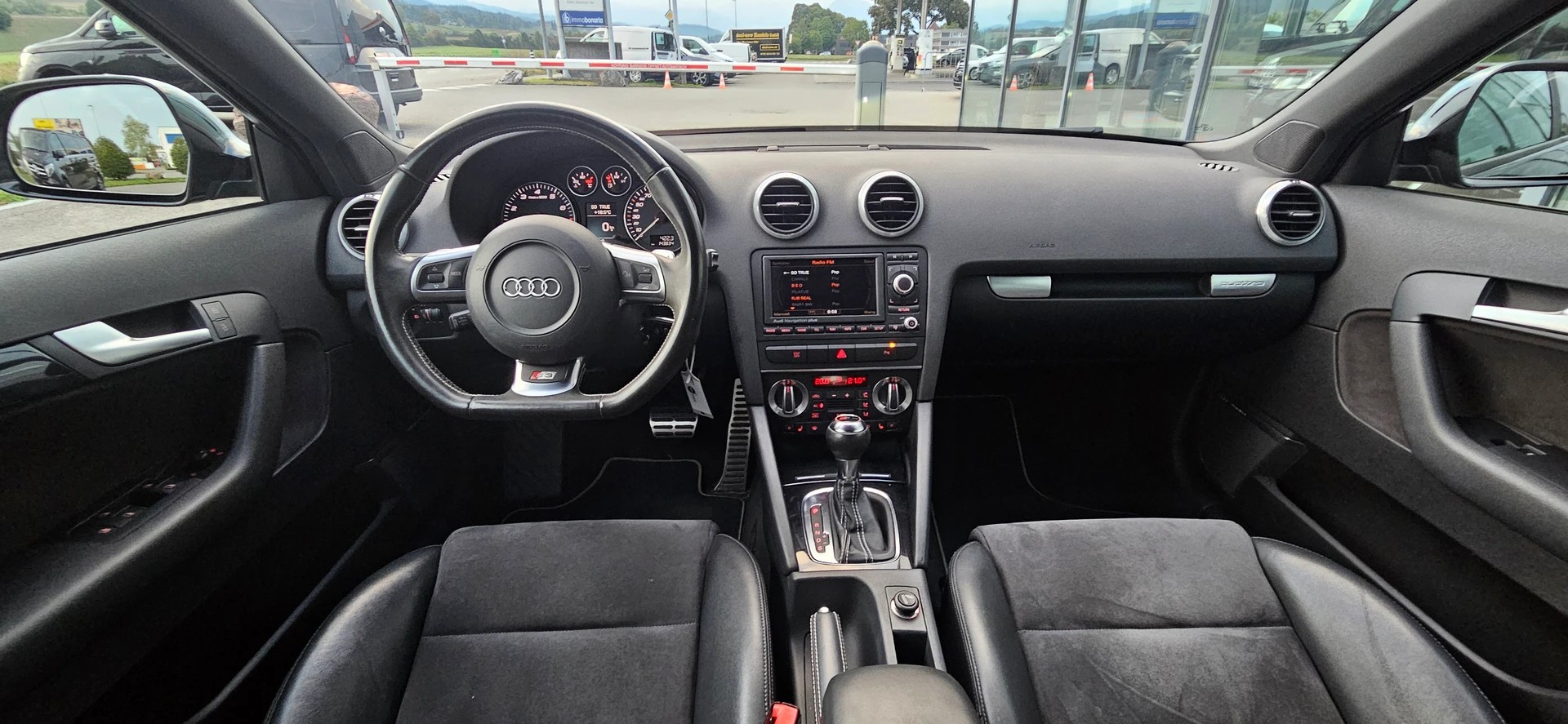 AUDI S3 Sportback 2.0 TFSI quattro S-tronic-image-9