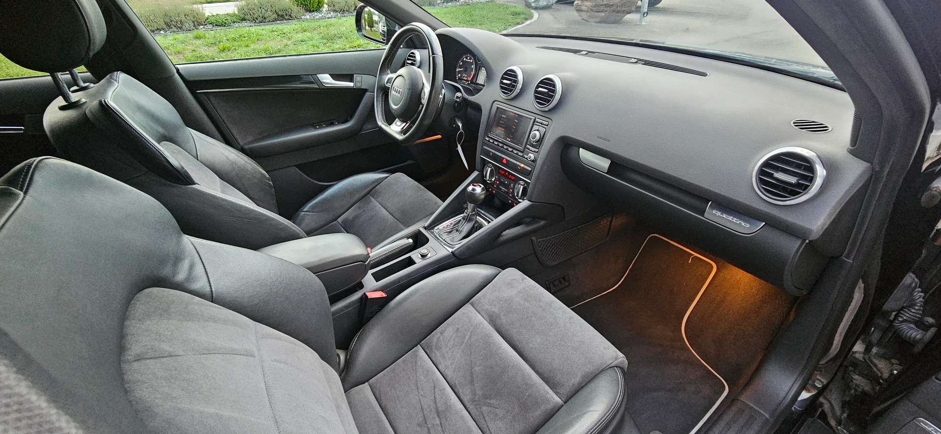 AUDI S3 Sportback 2.0 TFSI quattro S-tronic-image-11