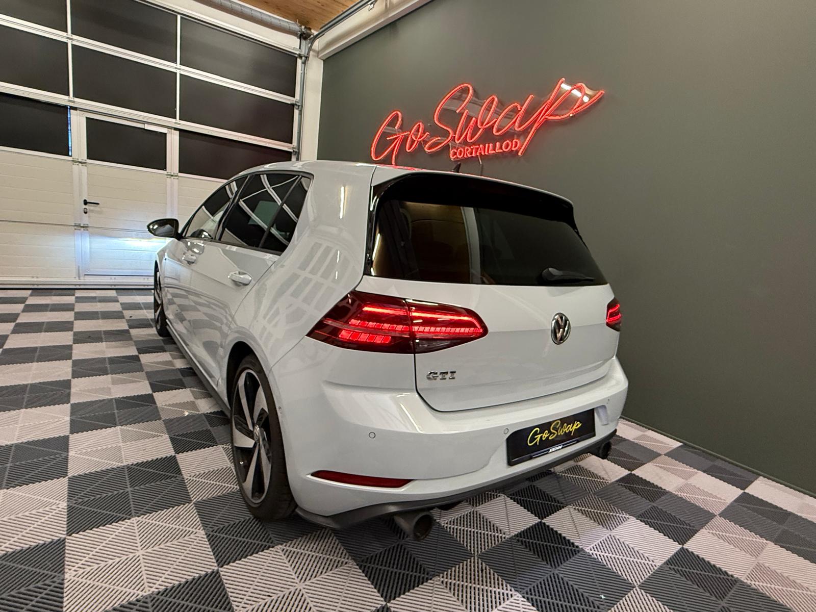 VW Golf 2.0 TSI GTI DSG-showroom-element-3