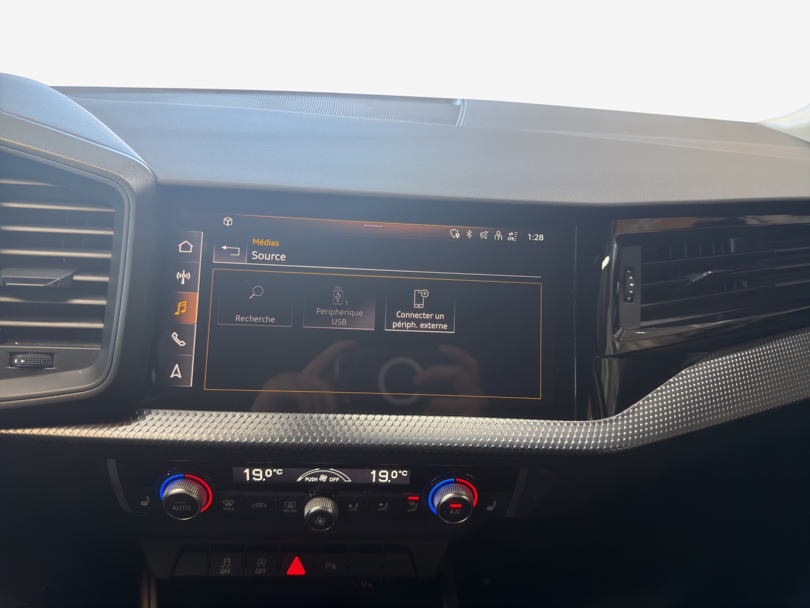 AUDI A1 Sportback 30 TFSI Attraction S-tronic-image-14