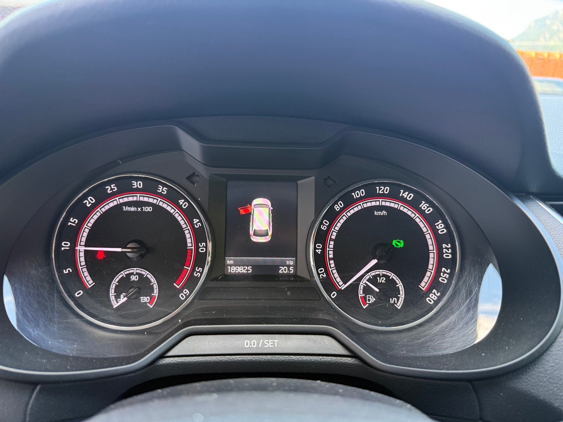 SKODA Octavia Combi 2.0 TDI RS 4x4 DSG-image-18