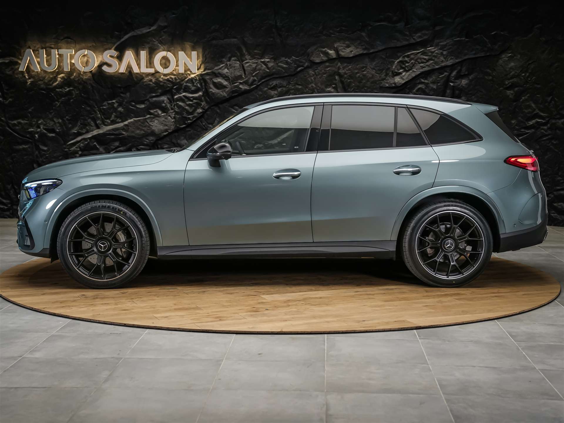 MERCEDES-BENZ GLC 300 d 4Matic AMG Line 9G-Tronic *21" Felgen*Digital Light*AHK*-showroom-element-2
