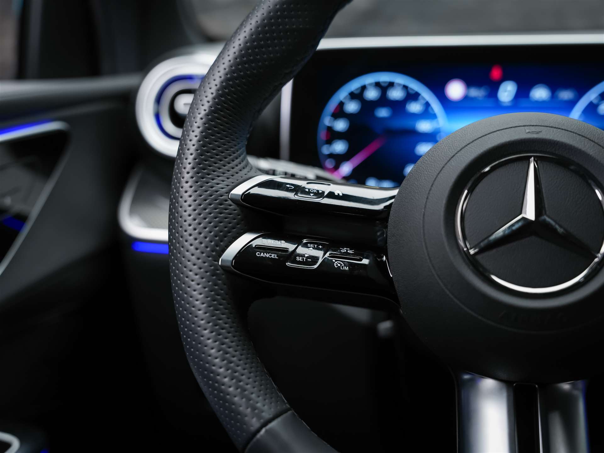 MERCEDES-BENZ GLC 300 d 4Matic AMG Line 9G-Tronic *21" Felgen*Digital Light*AHK*-image-27