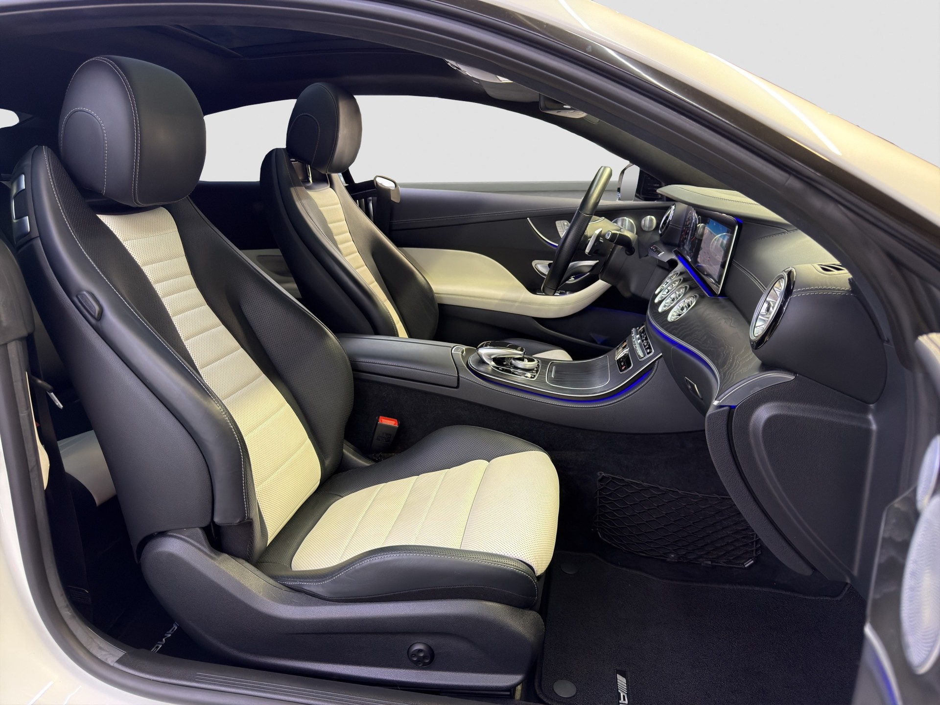 MERCEDES-BENZ E 400 Coupé AMG Line 4 Matic 9G-Tronic-image-34