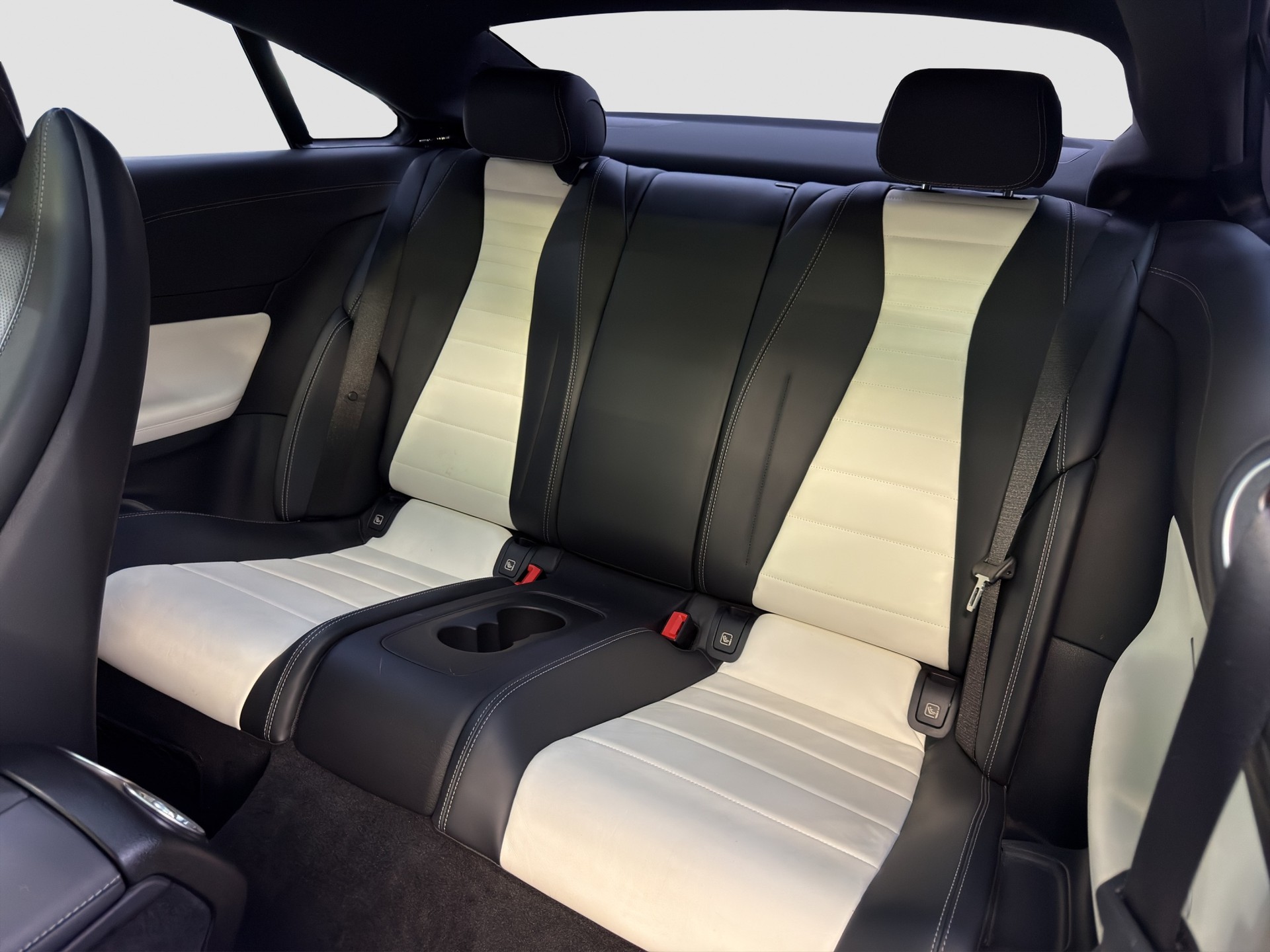 MERCEDES-BENZ E 400 Coupé AMG Line 4 Matic 9G-Tronic-image-12