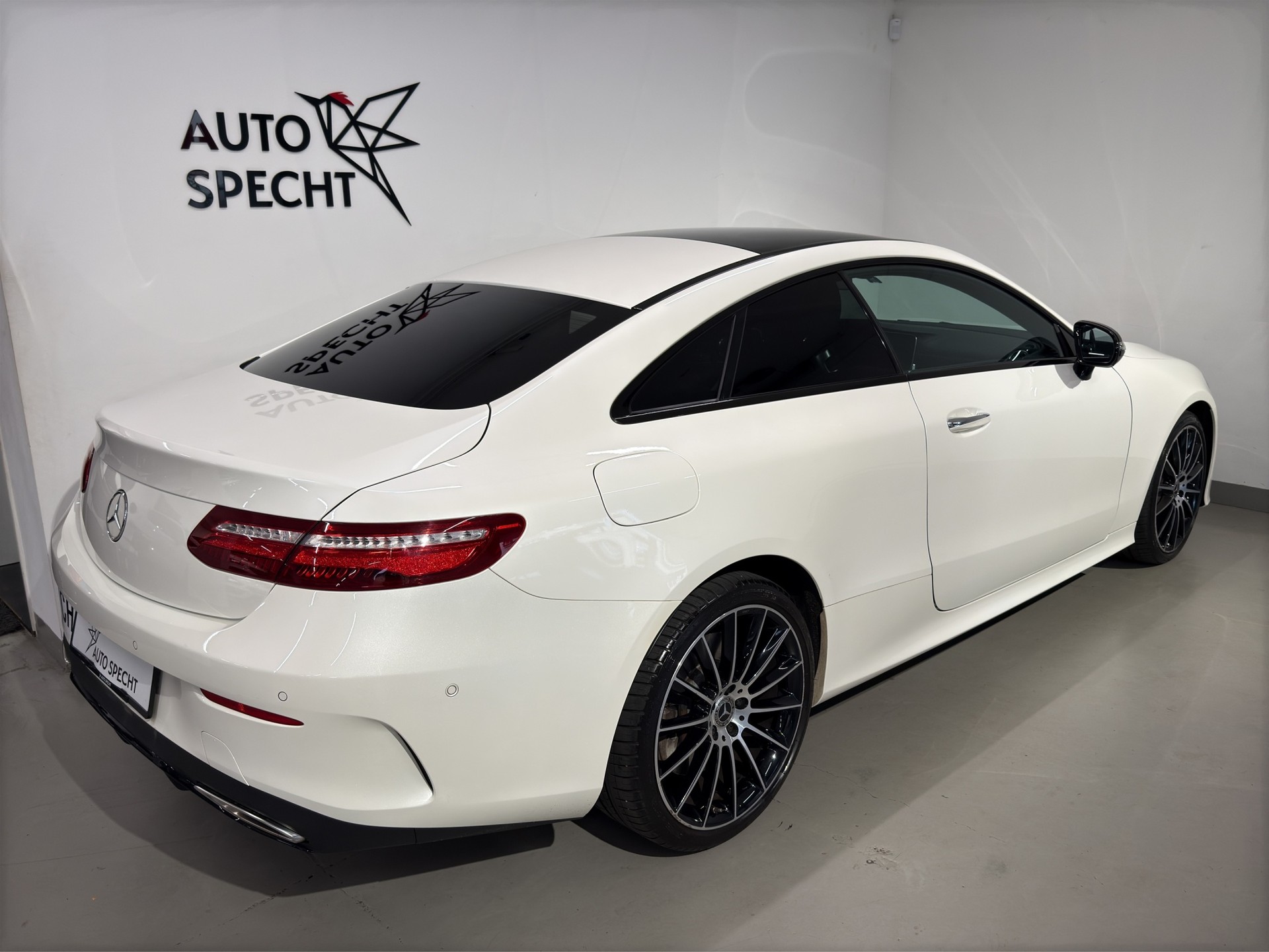 MERCEDES-BENZ E 400 Coupé AMG Line 4 Matic 9G-Tronic-showroom-element-3