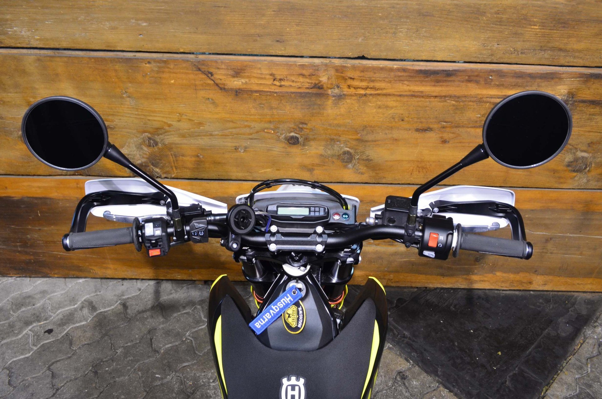 HUSQVARNA 701 Supermoto-image-2