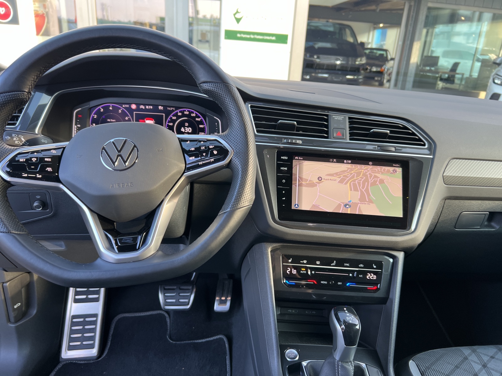 VW Tiguan 2.0TSI R-Line 4Motion DSG-image-8