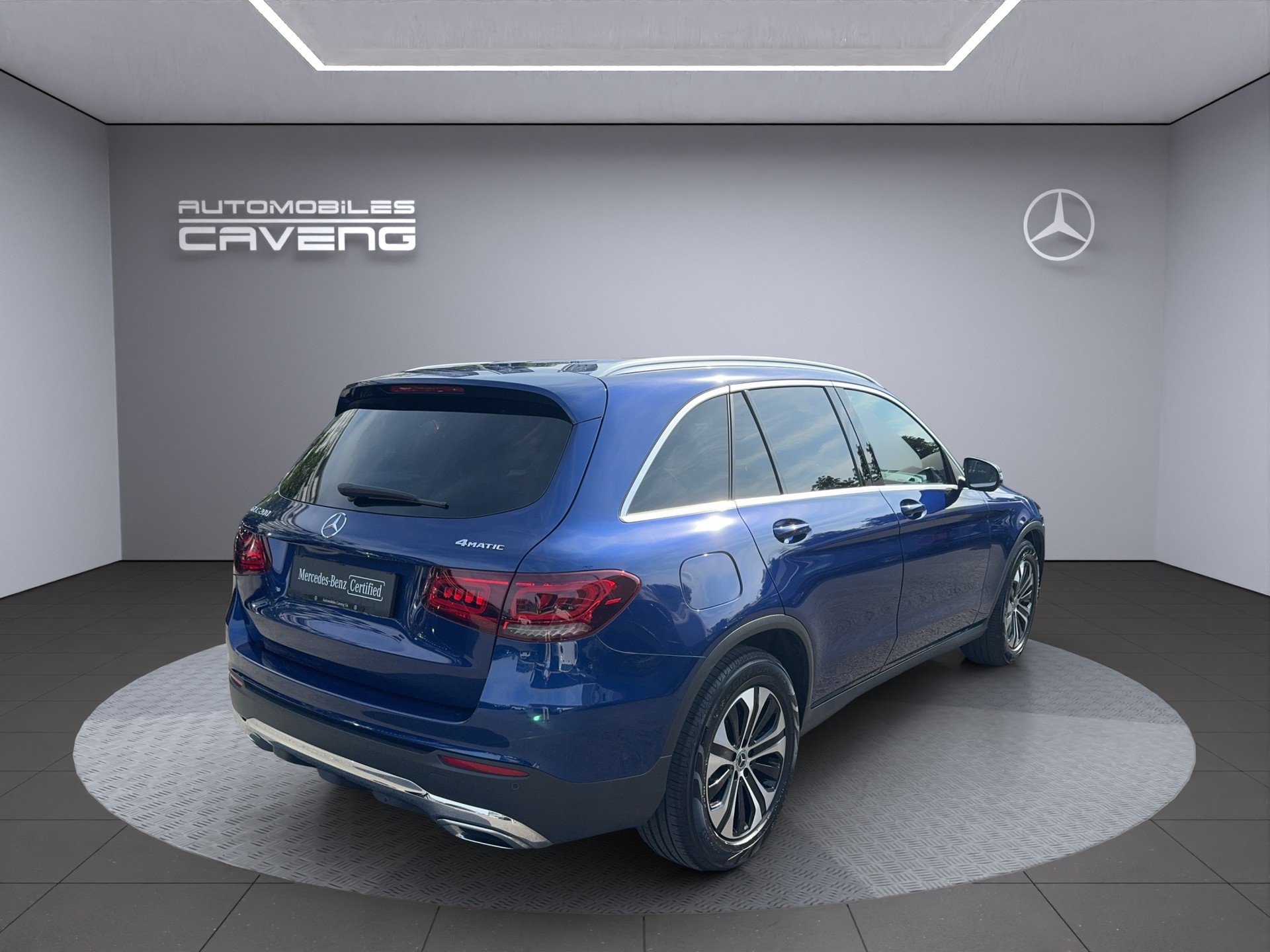 MERCEDES-BENZ GLC 200 AMG Line 4Matic 9G-Tronic-image-4