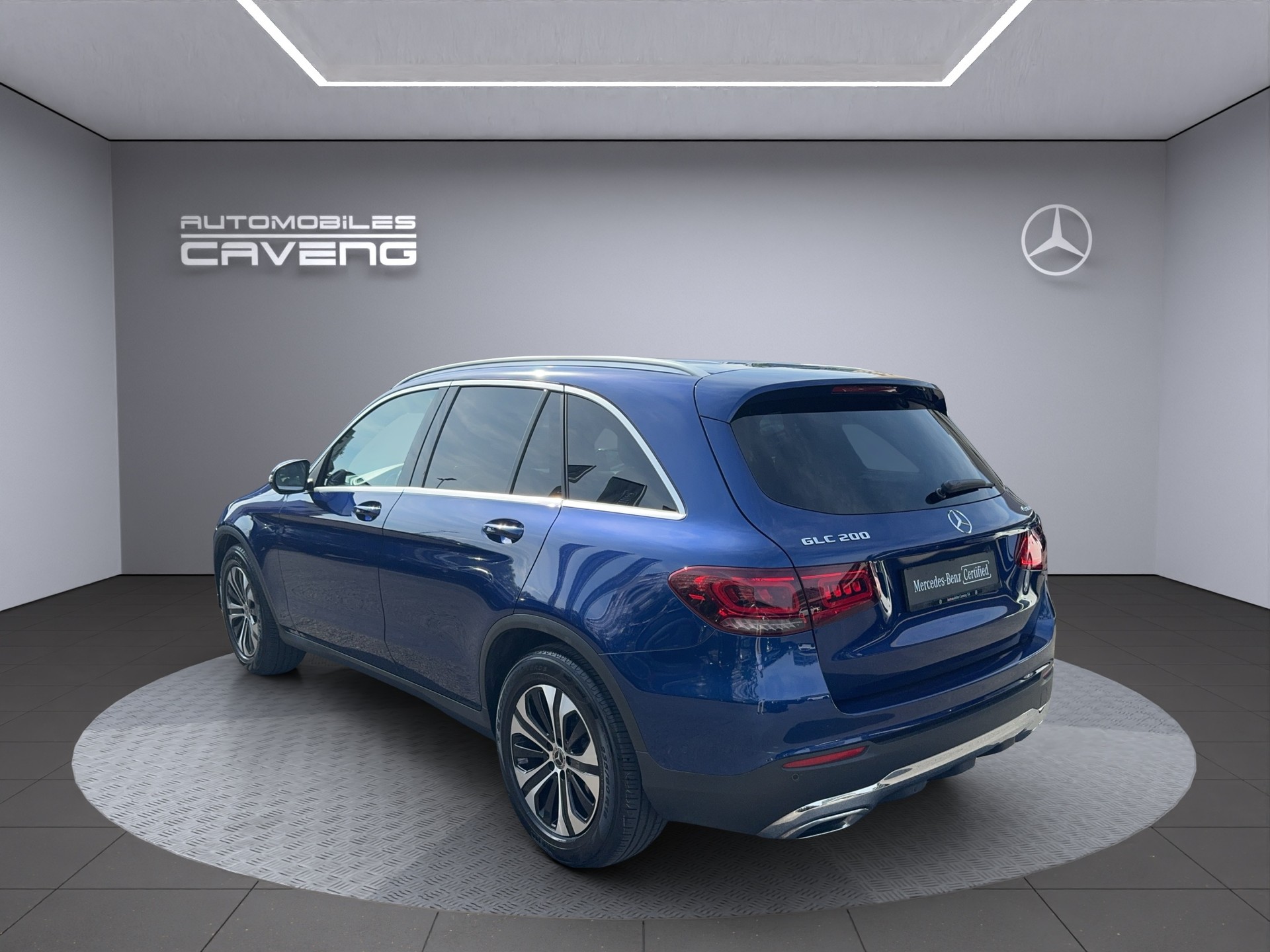 MERCEDES-BENZ GLC 200 AMG Line 4Matic 9G-Tronic-showroom-element-2