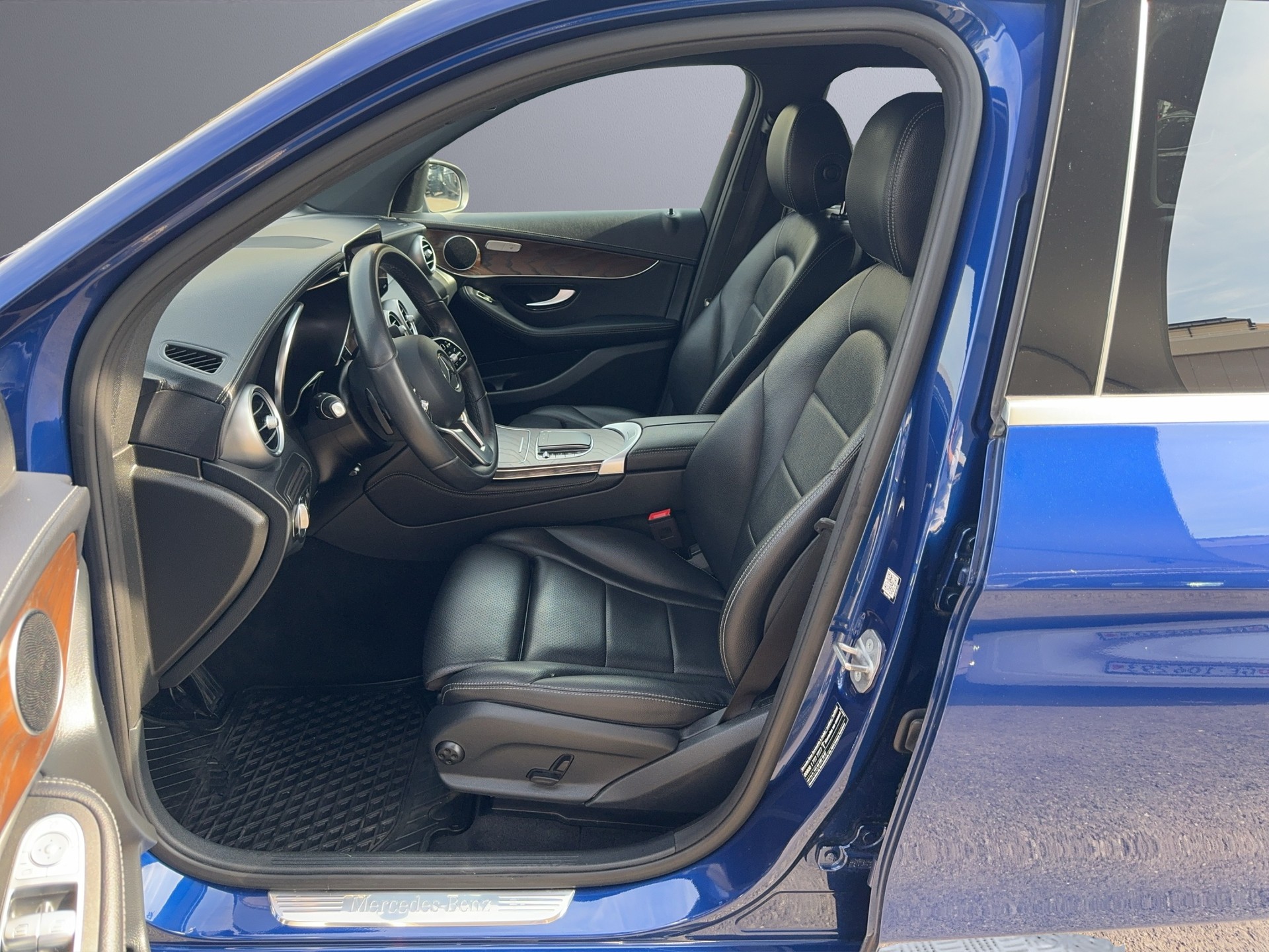 MERCEDES-BENZ GLC 200 AMG Line 4Matic 9G-Tronic-image-8