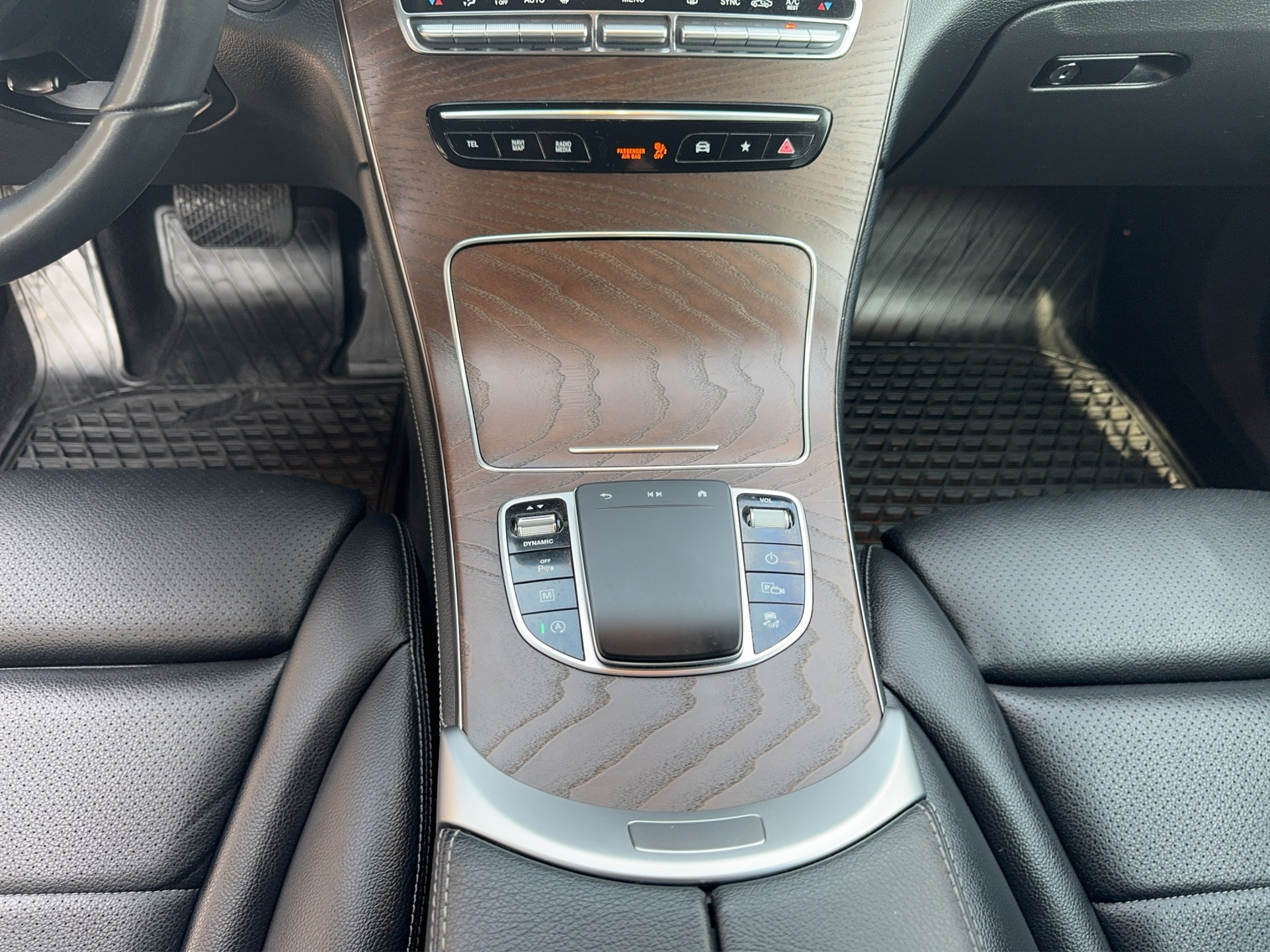 MERCEDES-BENZ GLC 200 AMG Line 4Matic 9G-Tronic-image-12