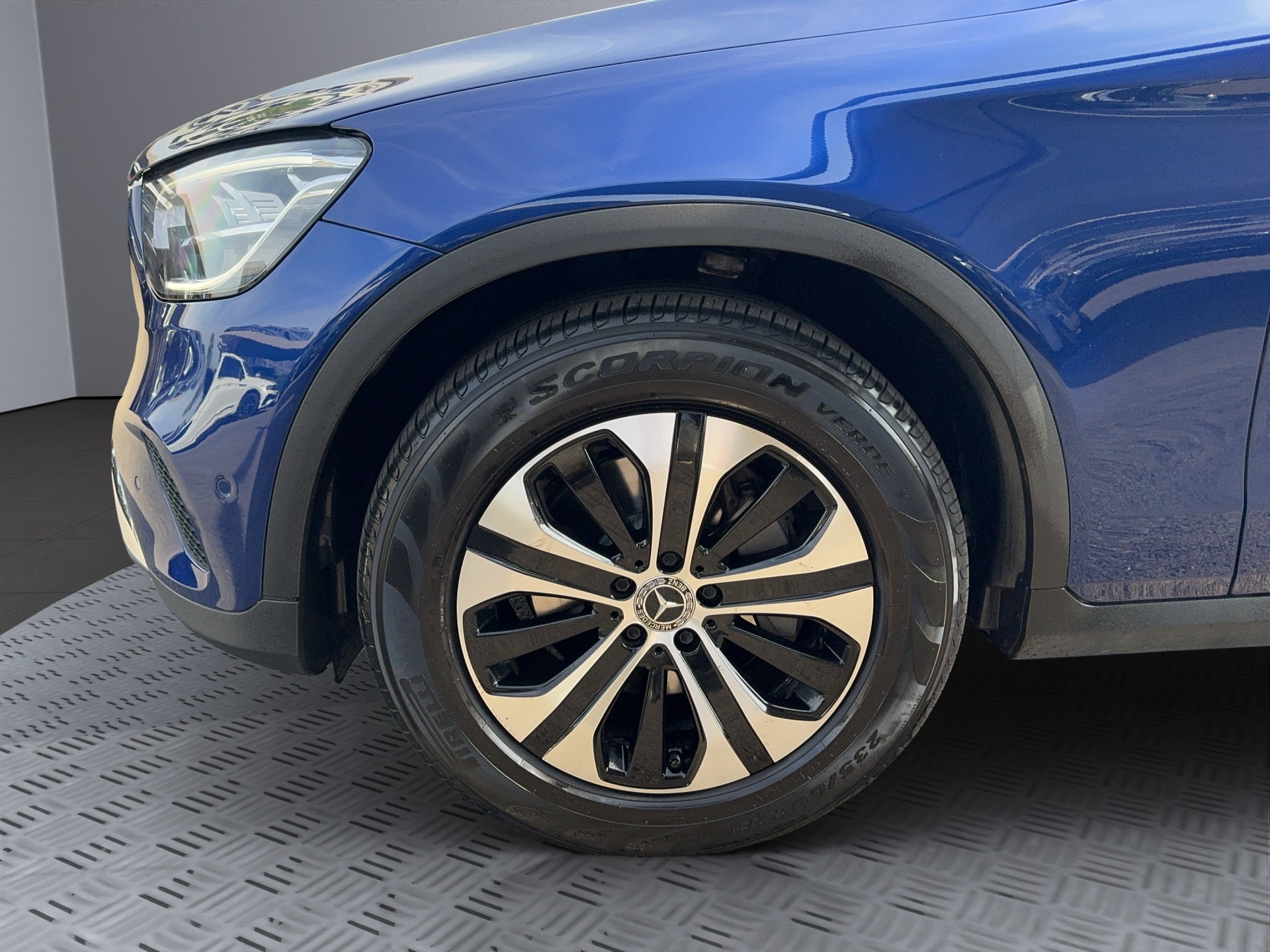 MERCEDES-BENZ GLC 200 AMG Line 4Matic 9G-Tronic-image-16