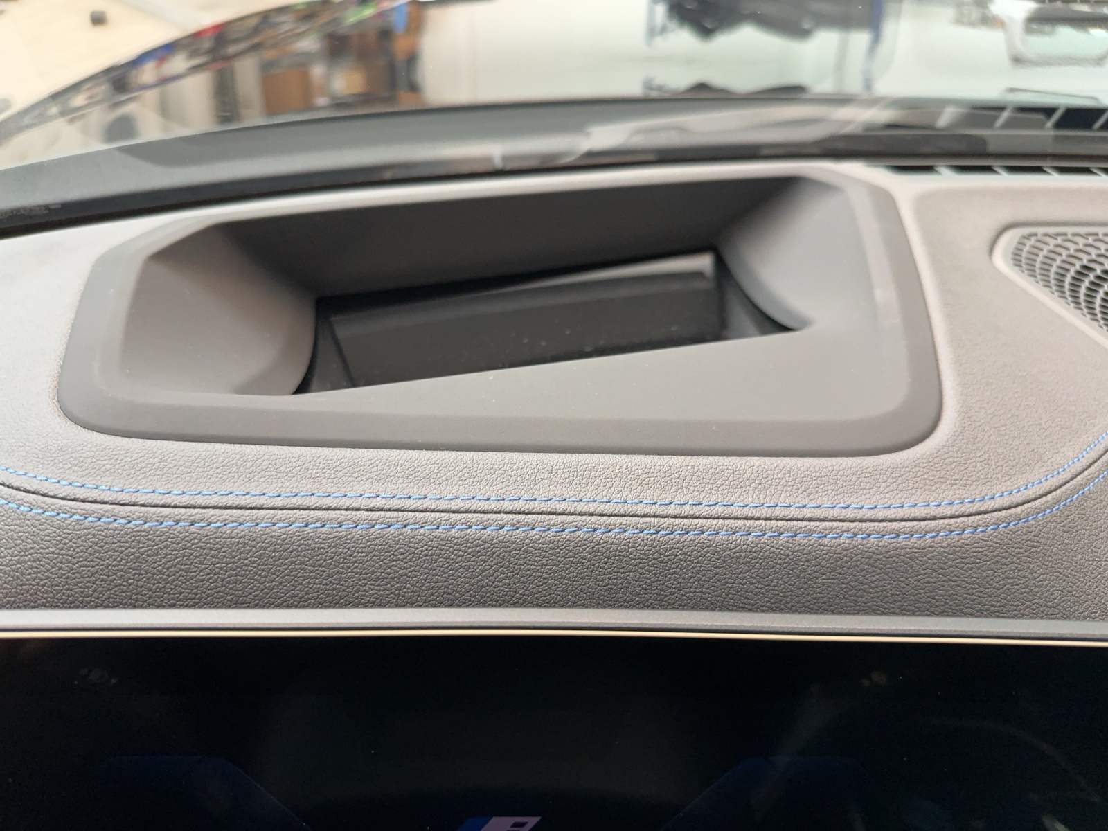 BMW i4 M50 Gran Coupé-image-15