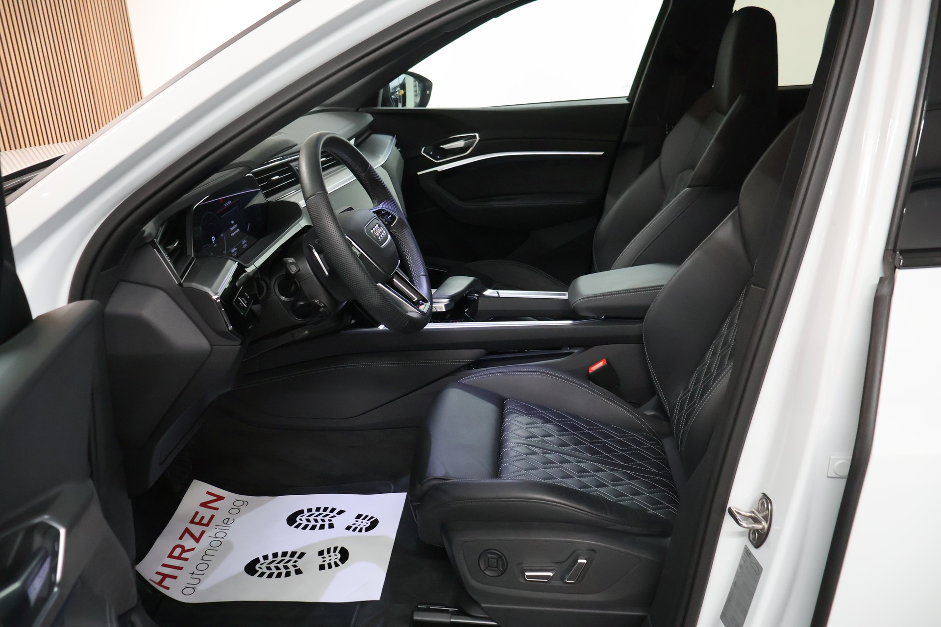 AUDI e-tron 55 Sportback S Line Black Edition quattro-image-9