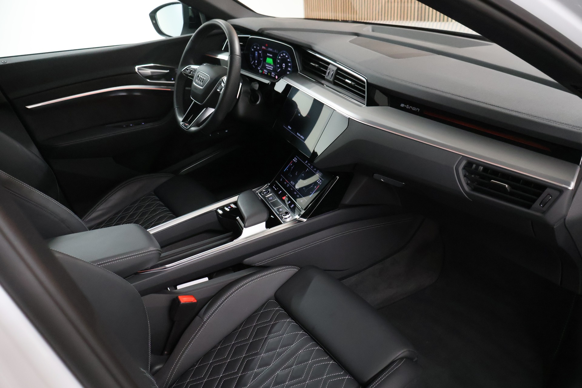 AUDI e-tron 55 Sportback S Line Black Edition quattro-image-15