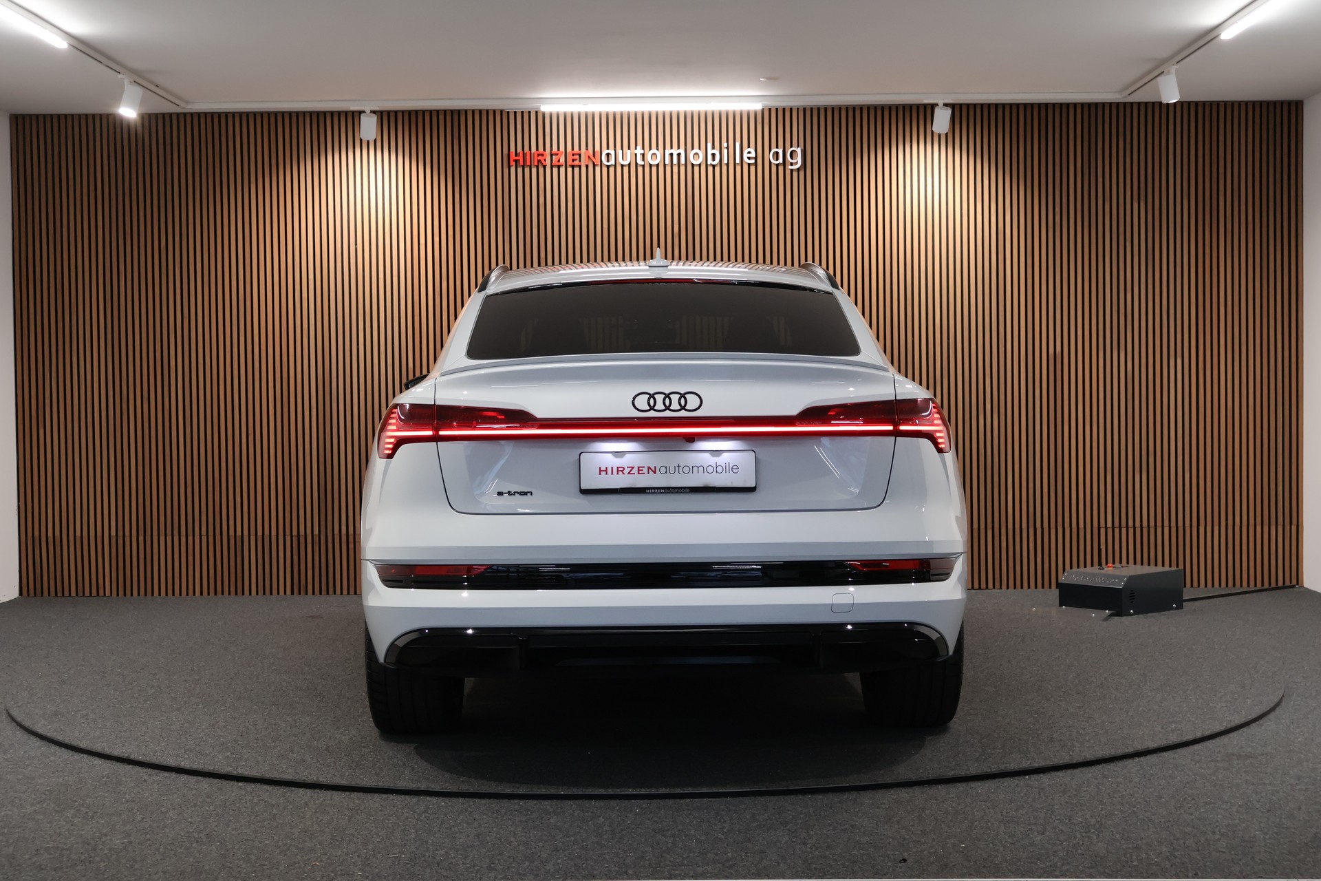 AUDI e-tron 55 Sportback S Line Black Edition quattro-showroom-element-3