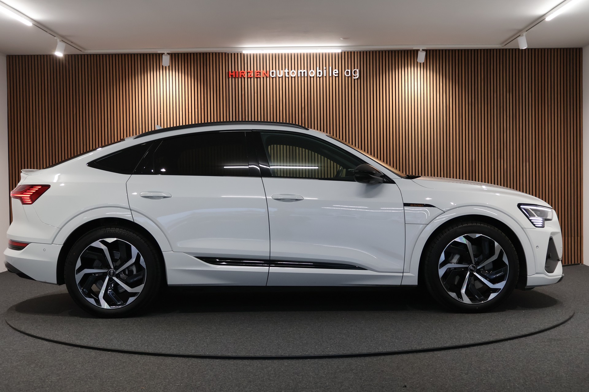 AUDI e-tron 55 Sportback S Line Black Edition quattro-image-5