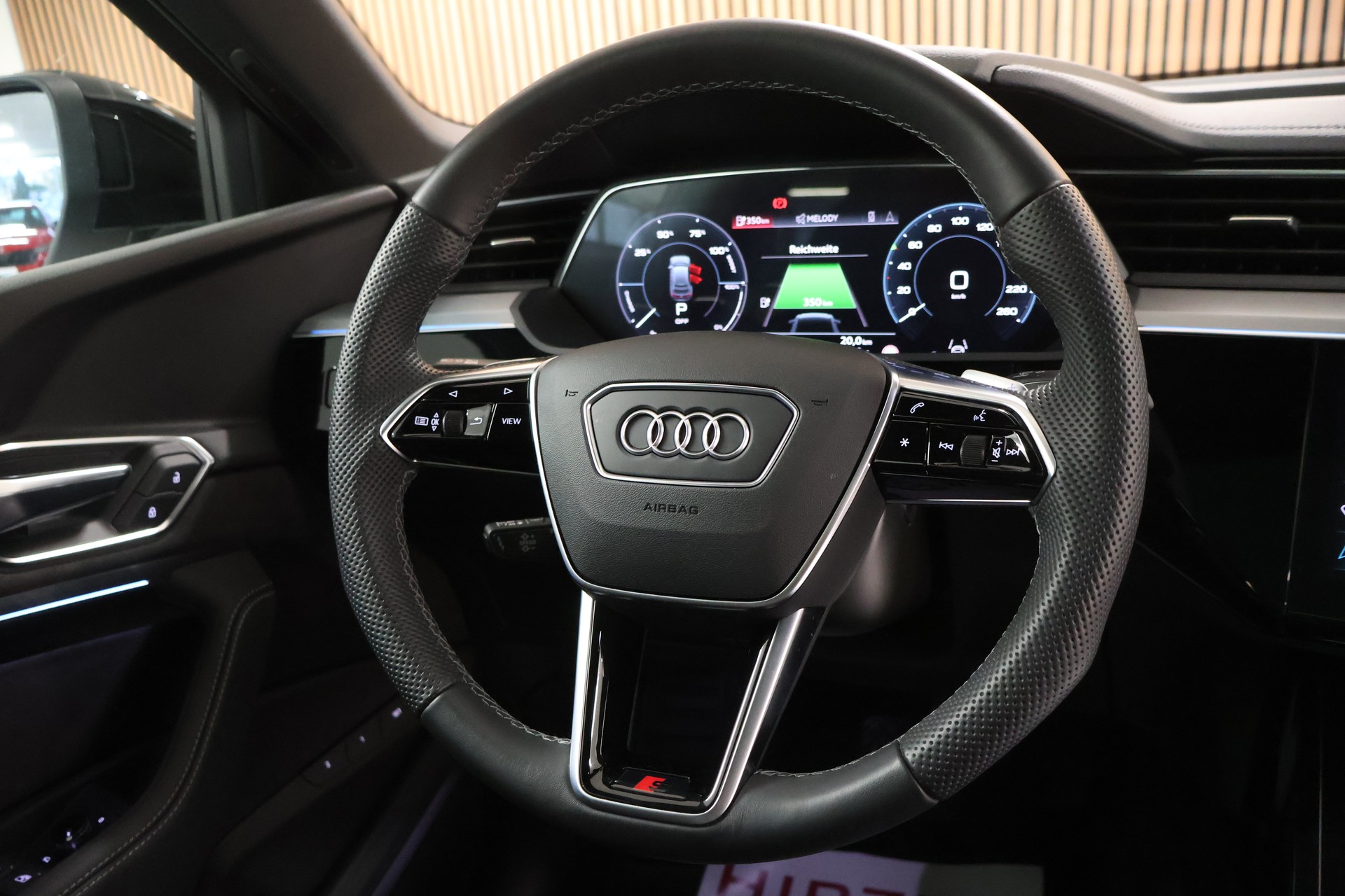 AUDI e-tron 55 Sportback S Line Black Edition quattro-image-17