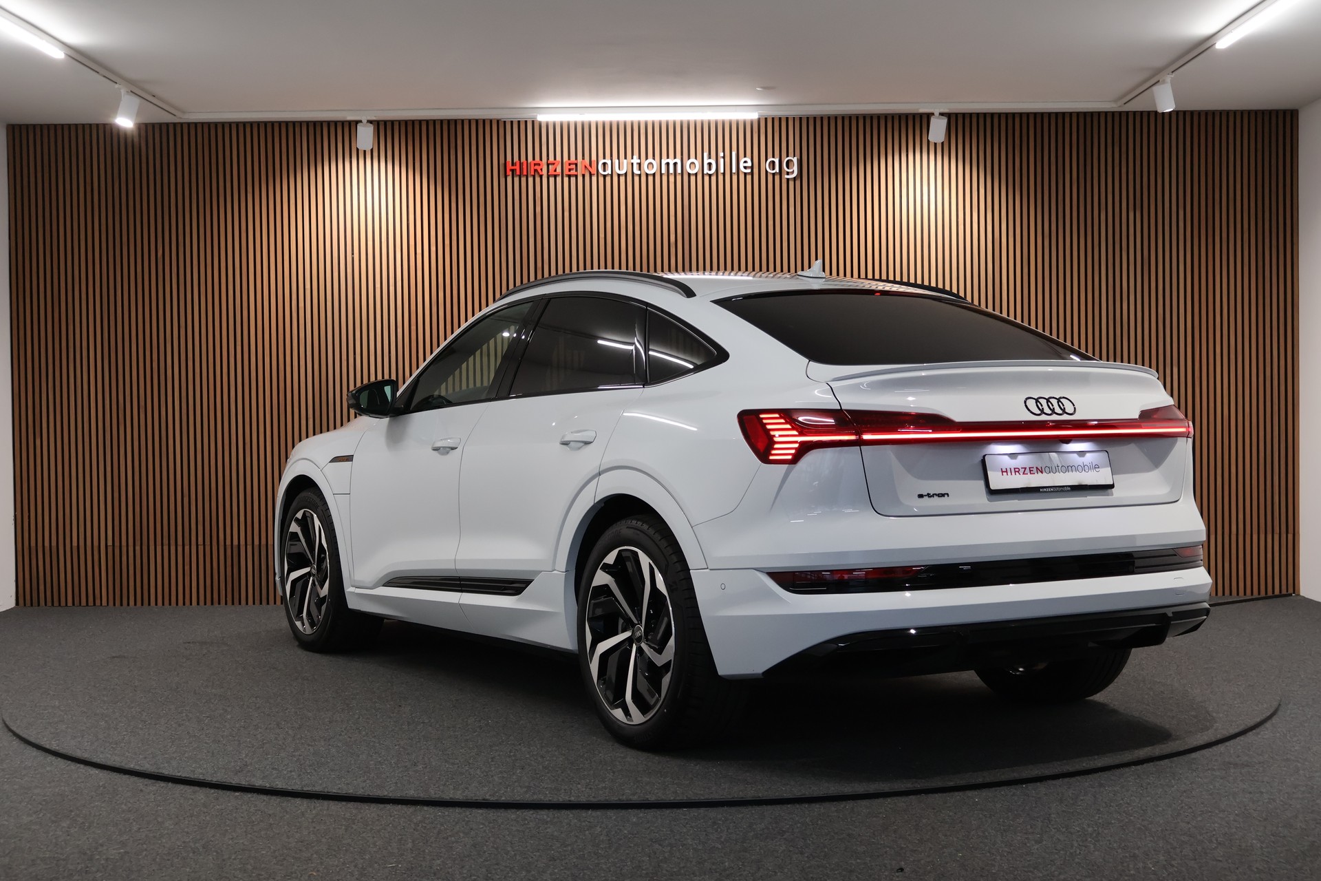 AUDI e-tron 55 Sportback S Line Black Edition quattro-showroom-element-2