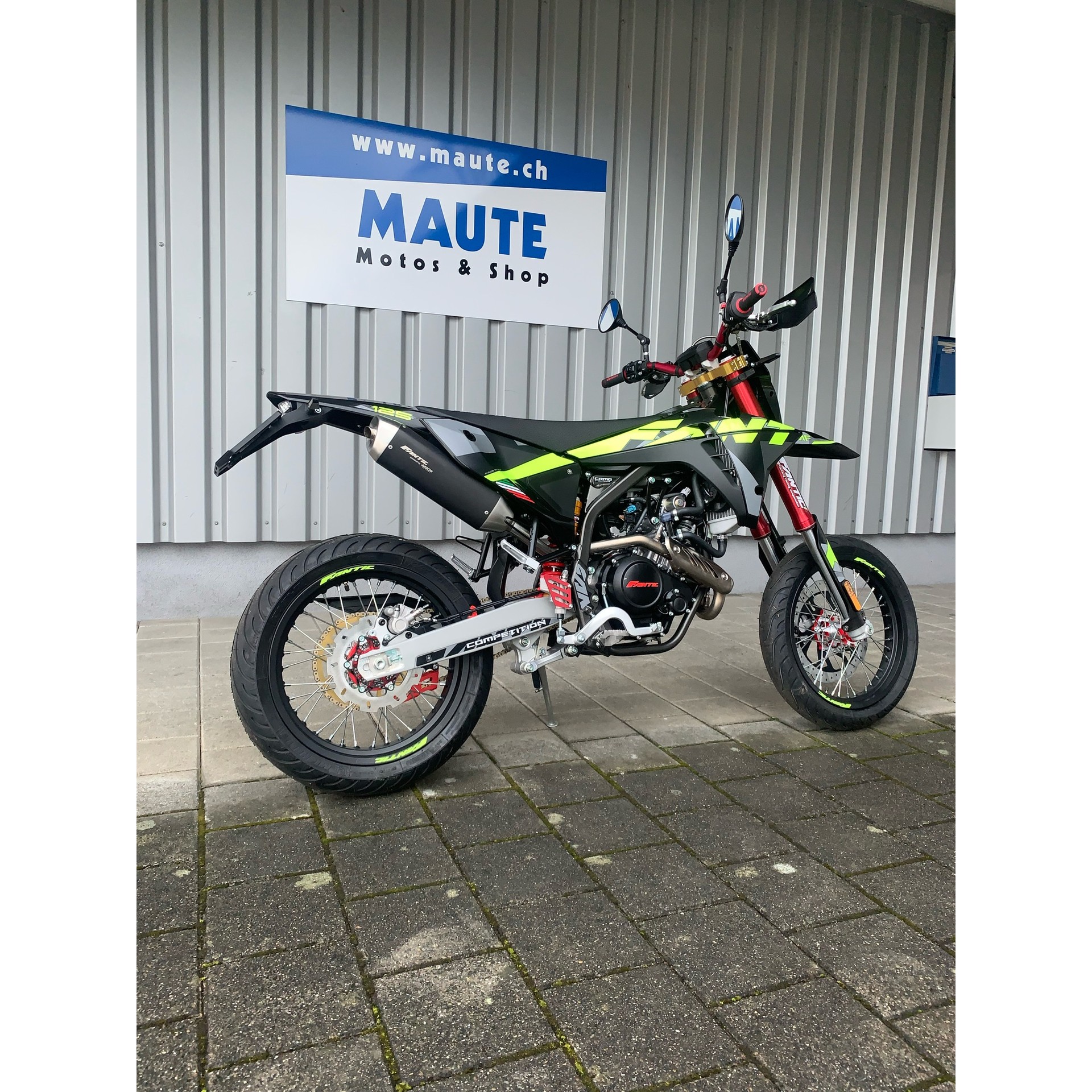 FANTIC XMF 125 Motard Competition-image-2