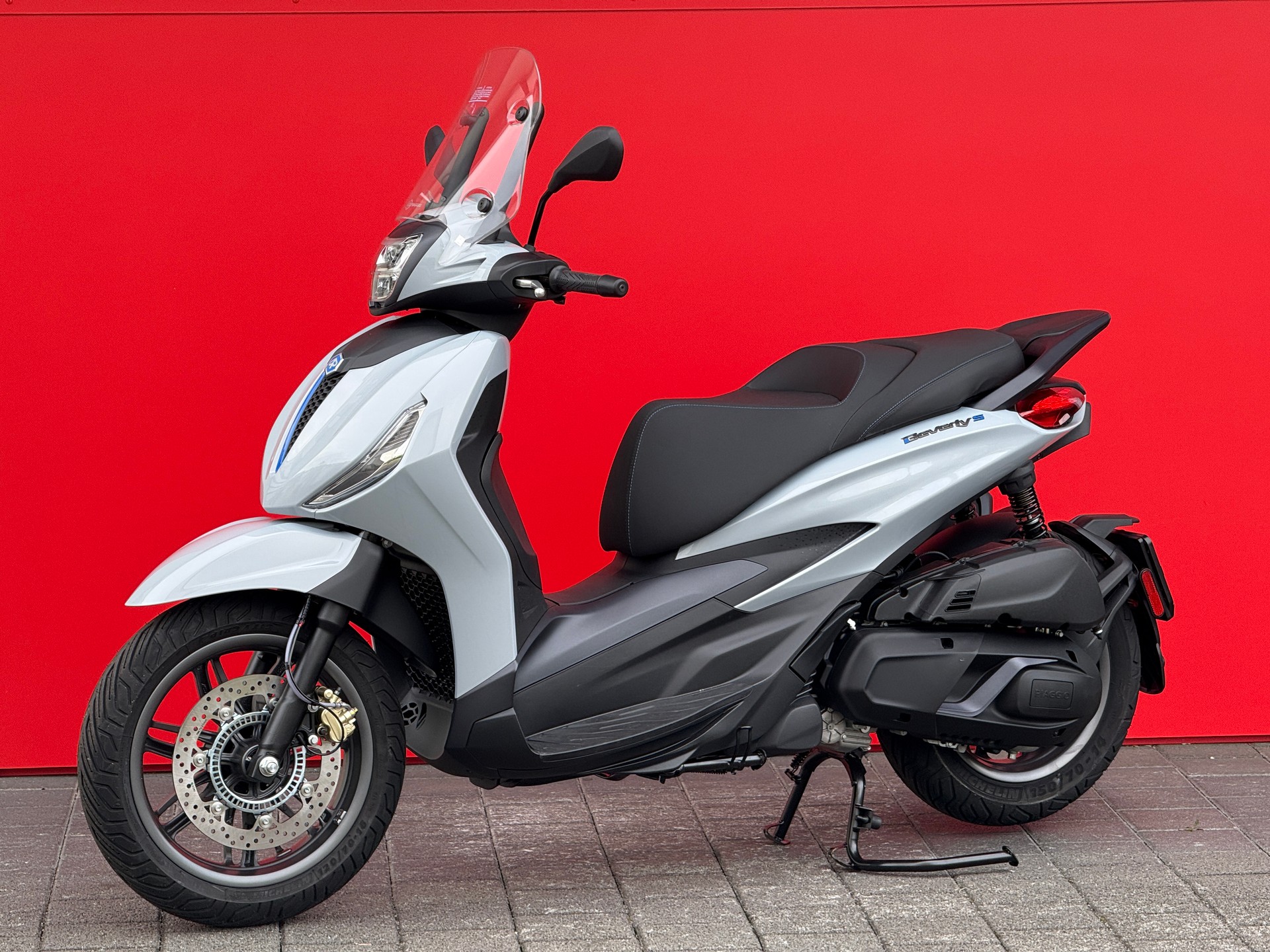 PIAGGIO Beverly 400 Sport E5+-image-1