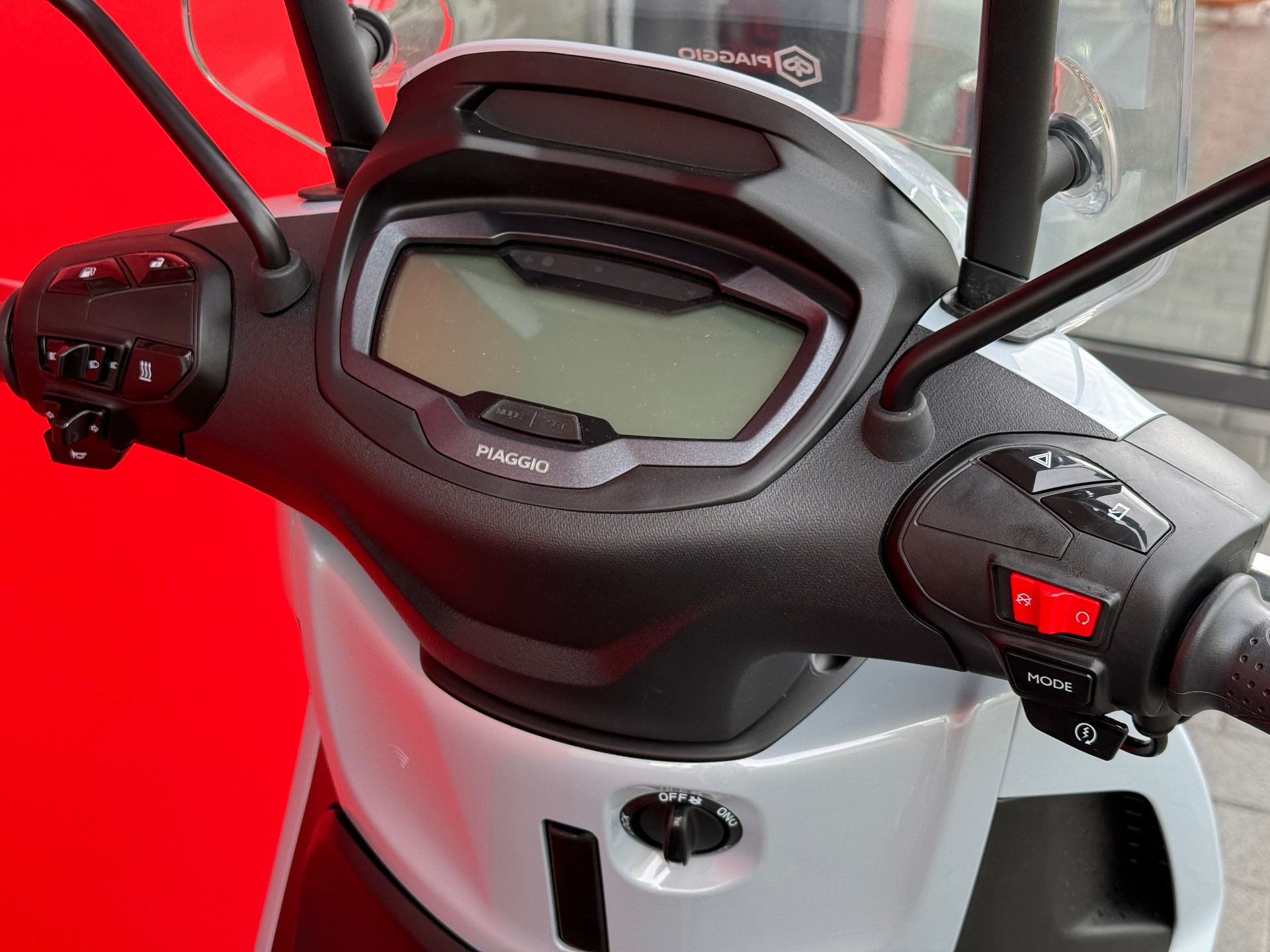 PIAGGIO Beverly 400 Sport E5+-image-3
