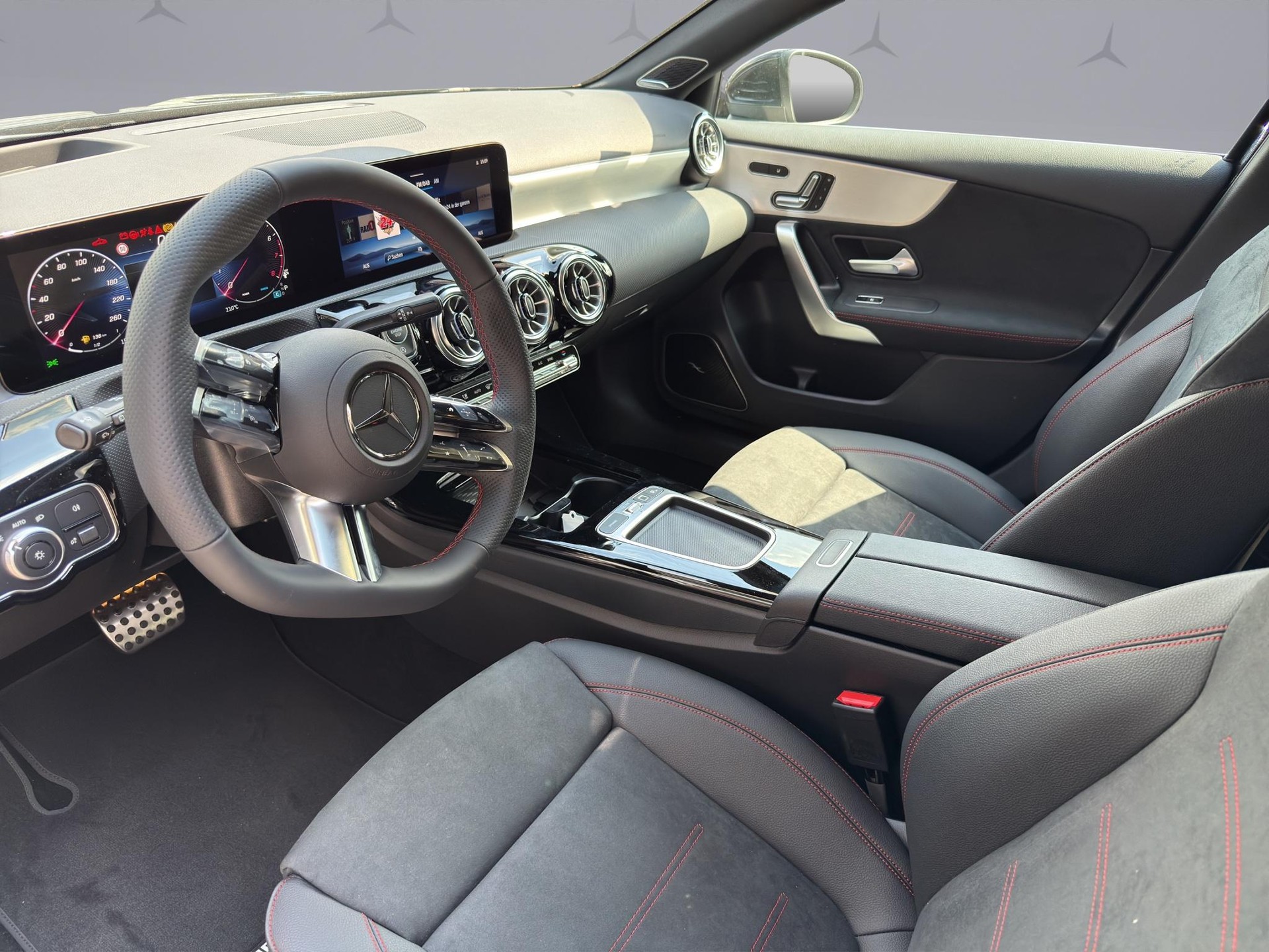 MERCEDES-BENZ A 250 AMG Line 4m-image-5