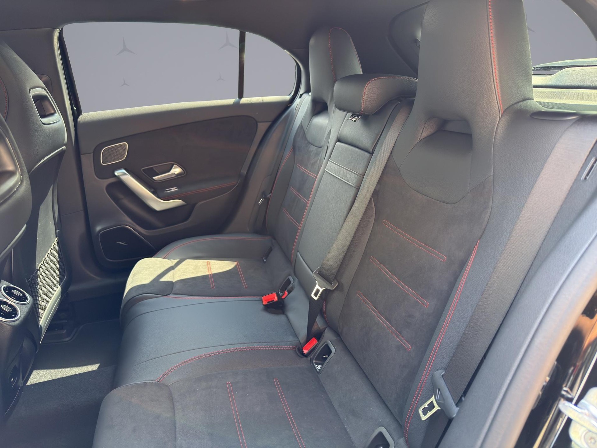 MERCEDES-BENZ A 250 AMG Line 4m-image-6