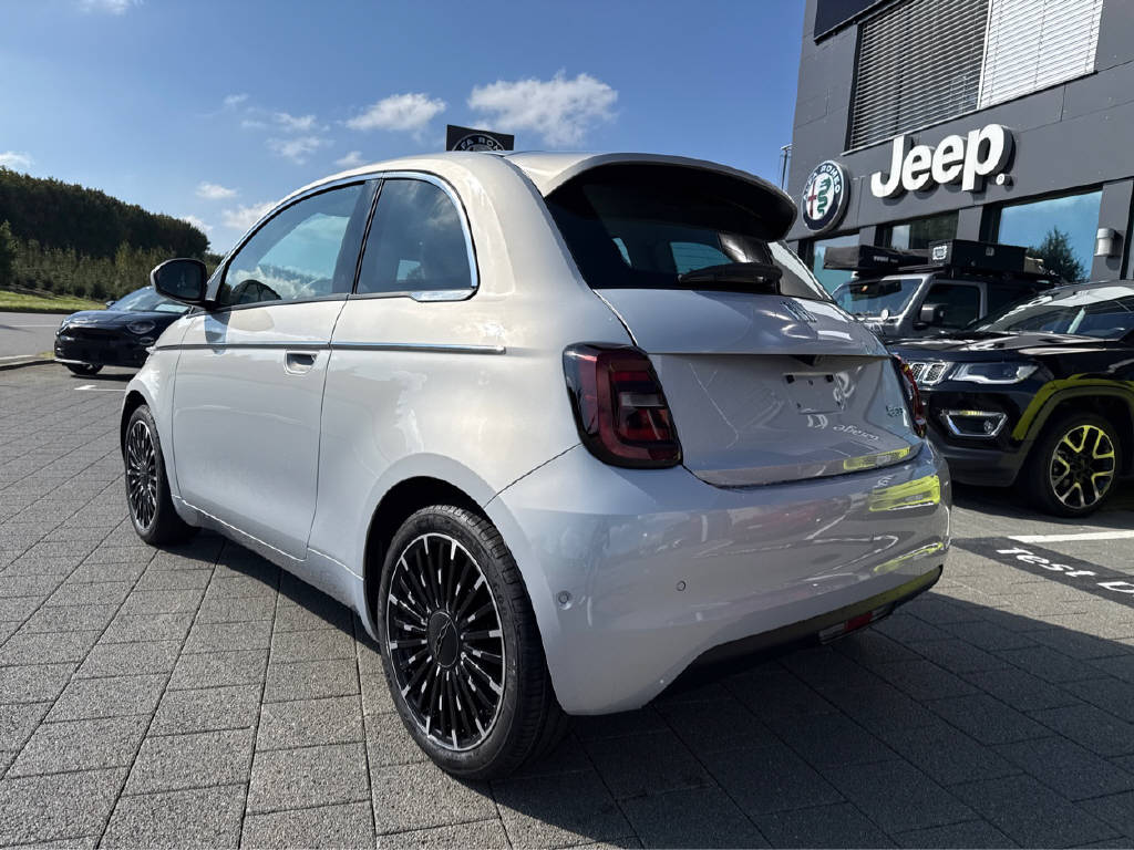 FIAT 500La Prima-showroom-element-1