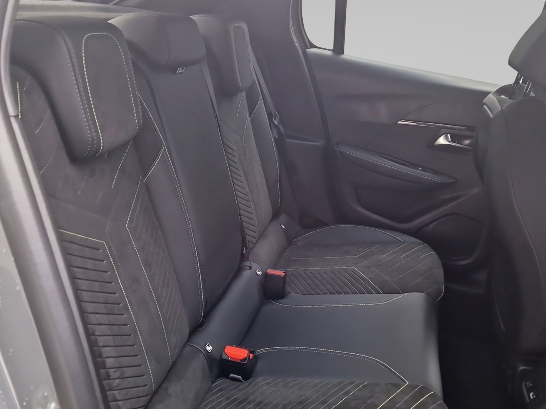 PEUGEOT 208 1.2 Hybrid GT-image-13