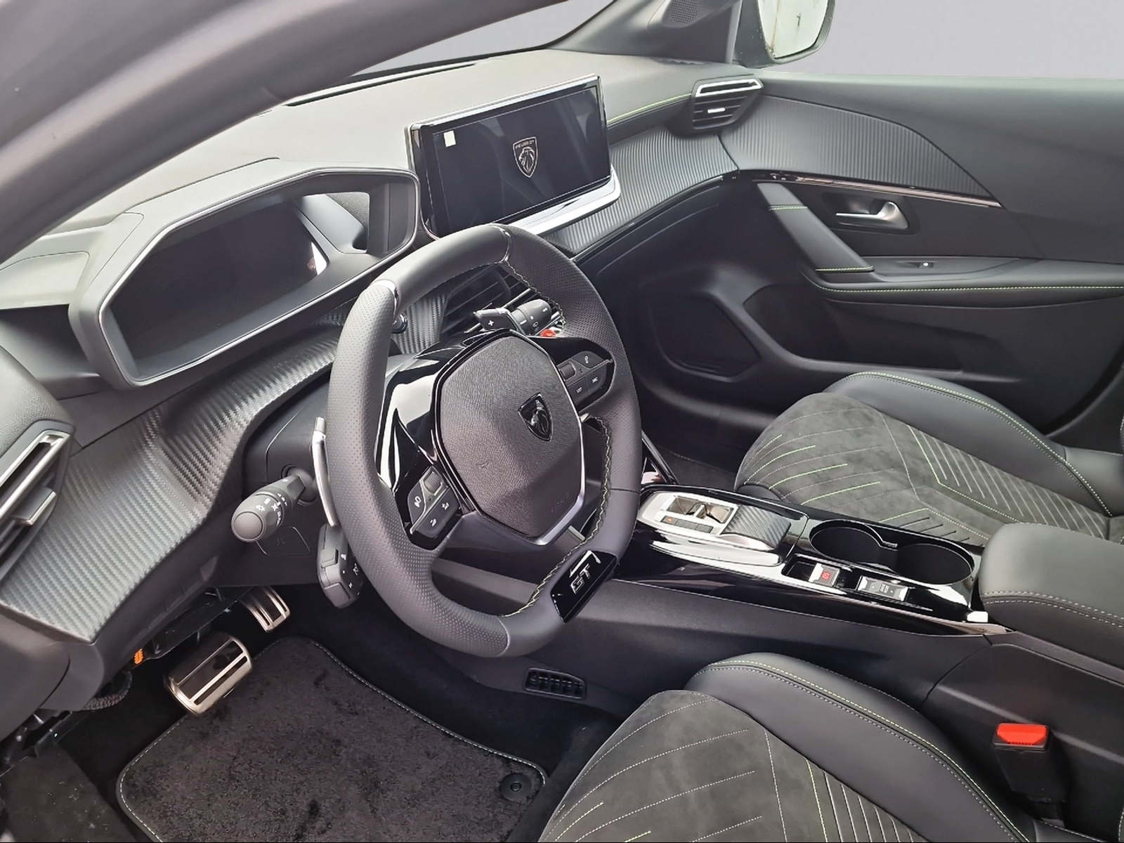 PEUGEOT 208 1.2 Hybrid GT-image-10