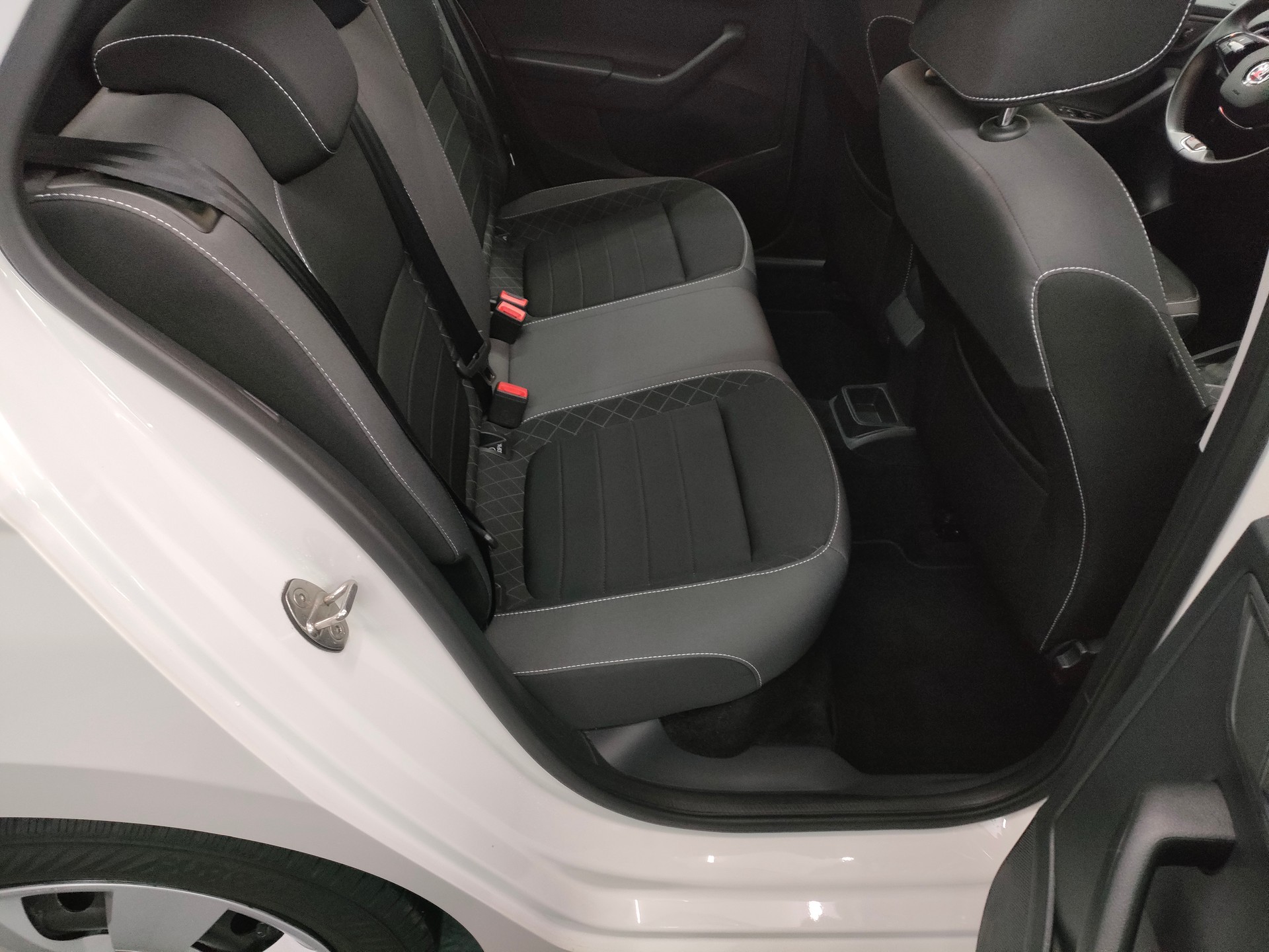 SKODA Fabia 1.0 TSI Ambition DSG-image-13